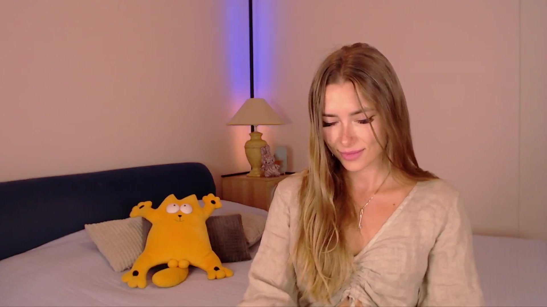 Gallery image thumbnail from SimonsWife's myfreecams stream on, 08/04/2025, 14:27 image 3 of 20