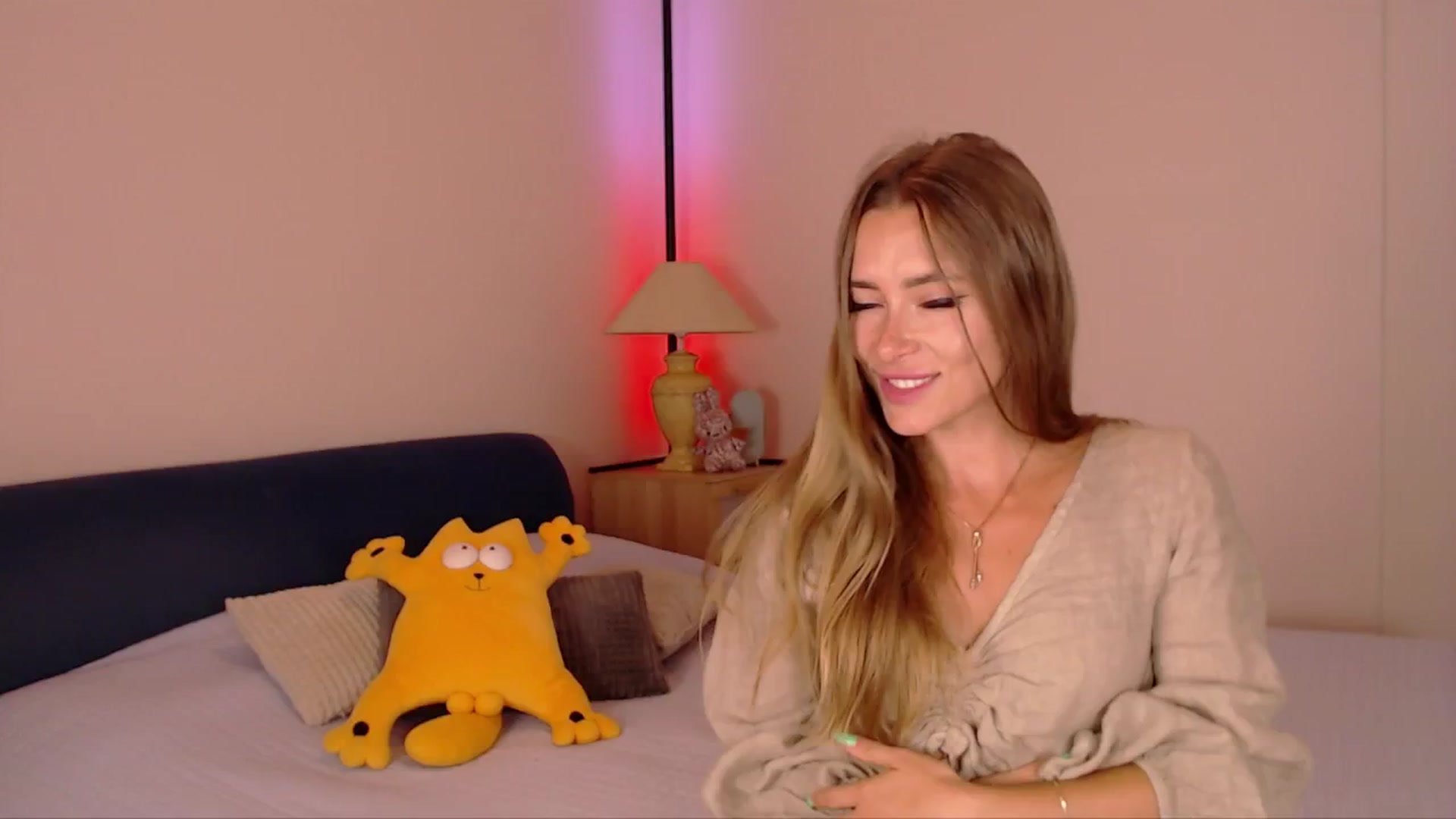 Gallery image thumbnail from SimonsWife's myfreecams stream on, 08/04/2025, 14:27 image 2 of 20
