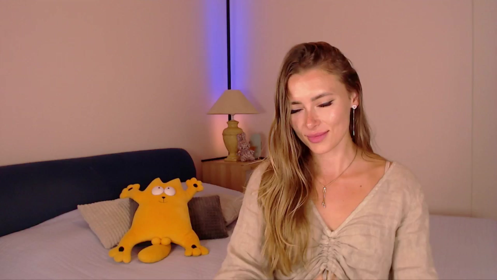 Gallery image thumbnail from SimonsWife's myfreecams stream on, 08/04/2025, 16:43 image 18 of 20