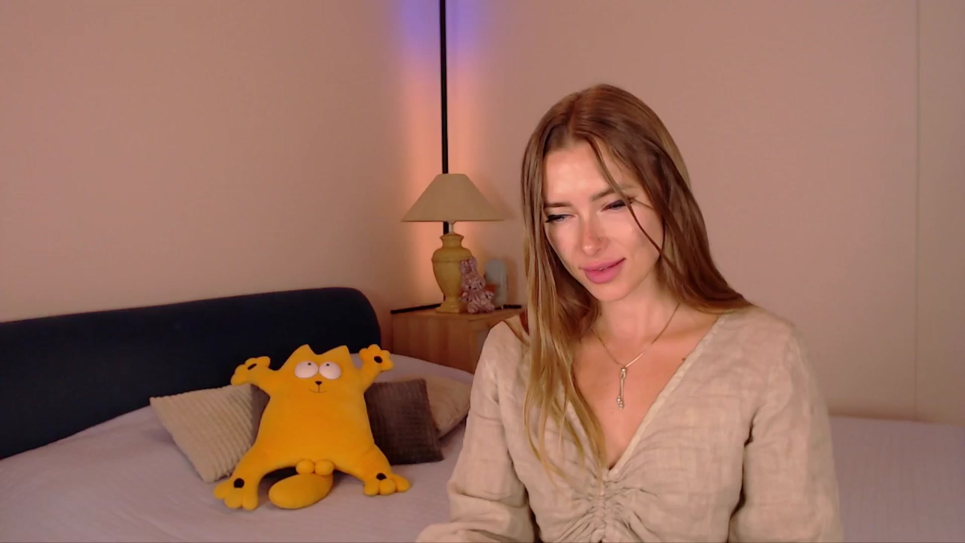 Gallery image thumbnail from SimonsWife's myfreecams stream on, 08/04/2025, 16:43 image 5 of 20