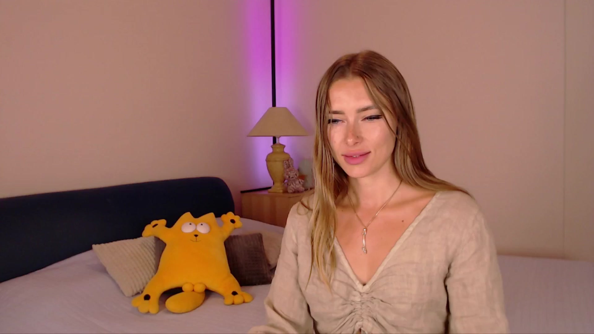 Gallery image thumbnail from SimonsWife's myfreecams stream on, 08/04/2025, 16:43 image 2 of 20