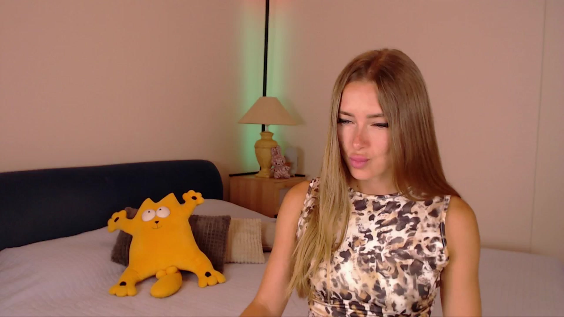 Gallery image thumbnail from SimonsWife's myfreecams stream on, 08/06/2025, 13:15 image 11 of 20