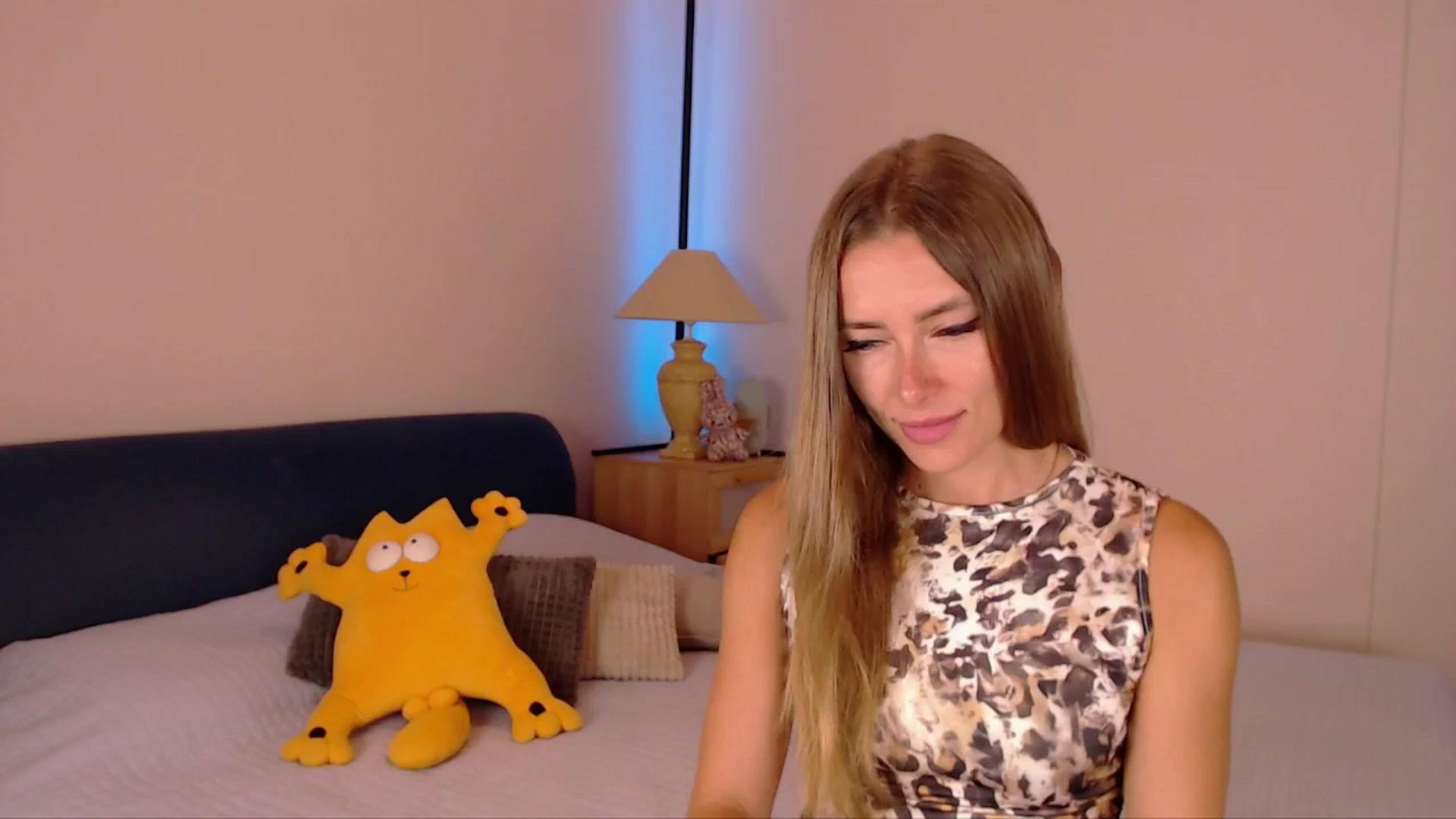 Gallery image thumbnail from SimonsWife's myfreecams stream on, 08/06/2025, 13:15 image 6 of 20