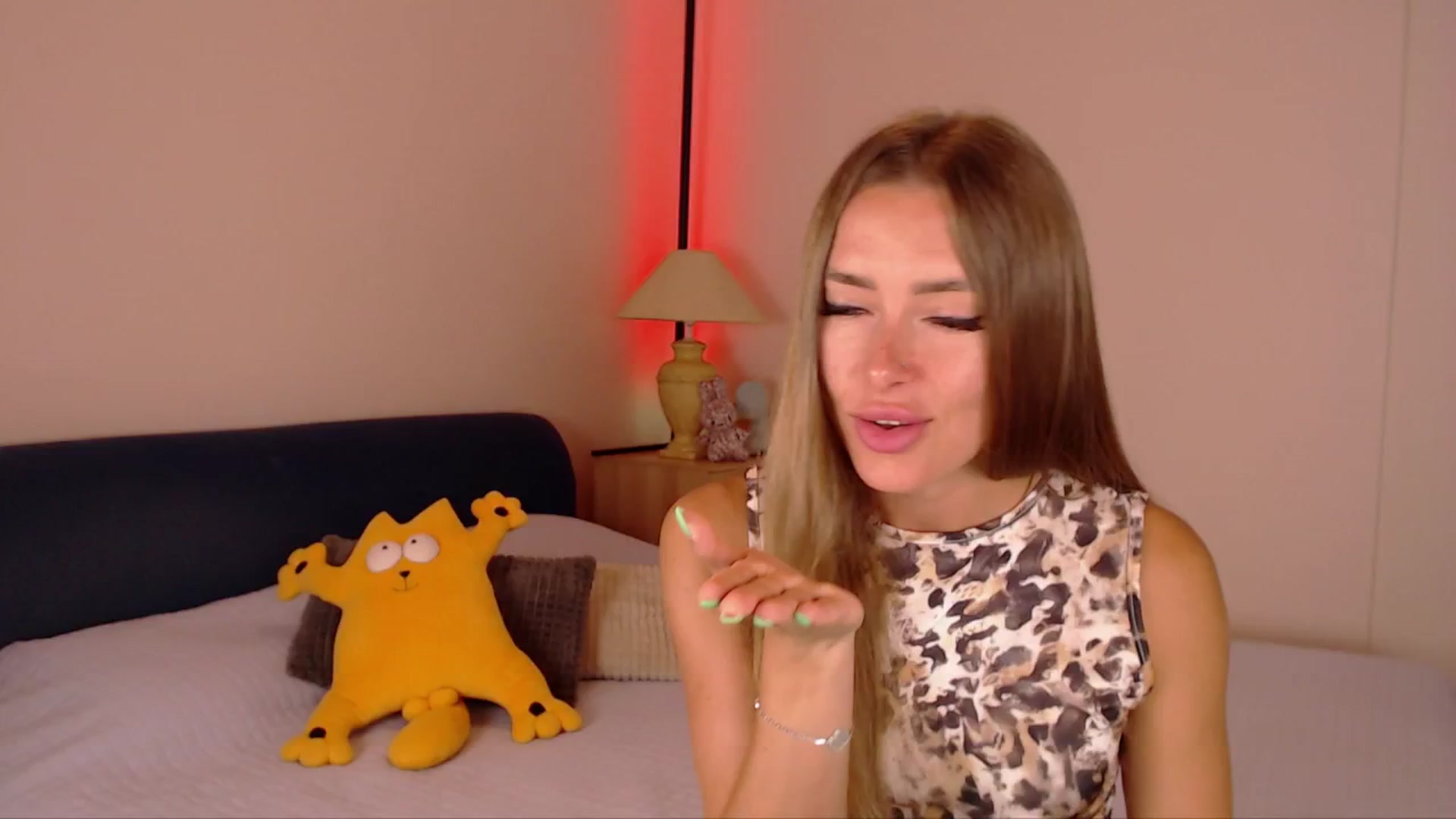 Gallery image thumbnail from SimonsWife's myfreecams stream on, 08/06/2025, 13:15 image 10 of 20