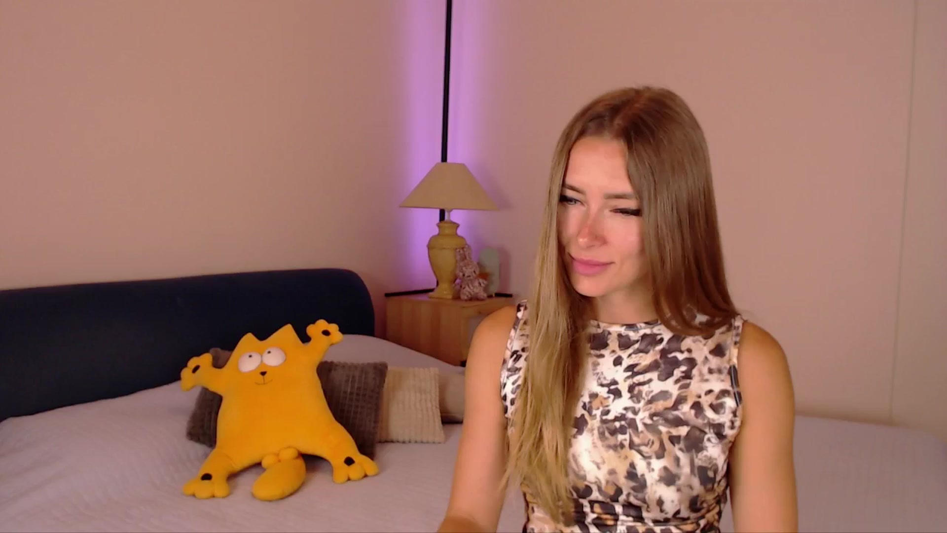 Gallery image thumbnail from SimonsWife's myfreecams stream on, 08/06/2025, 13:15 image 18 of 20