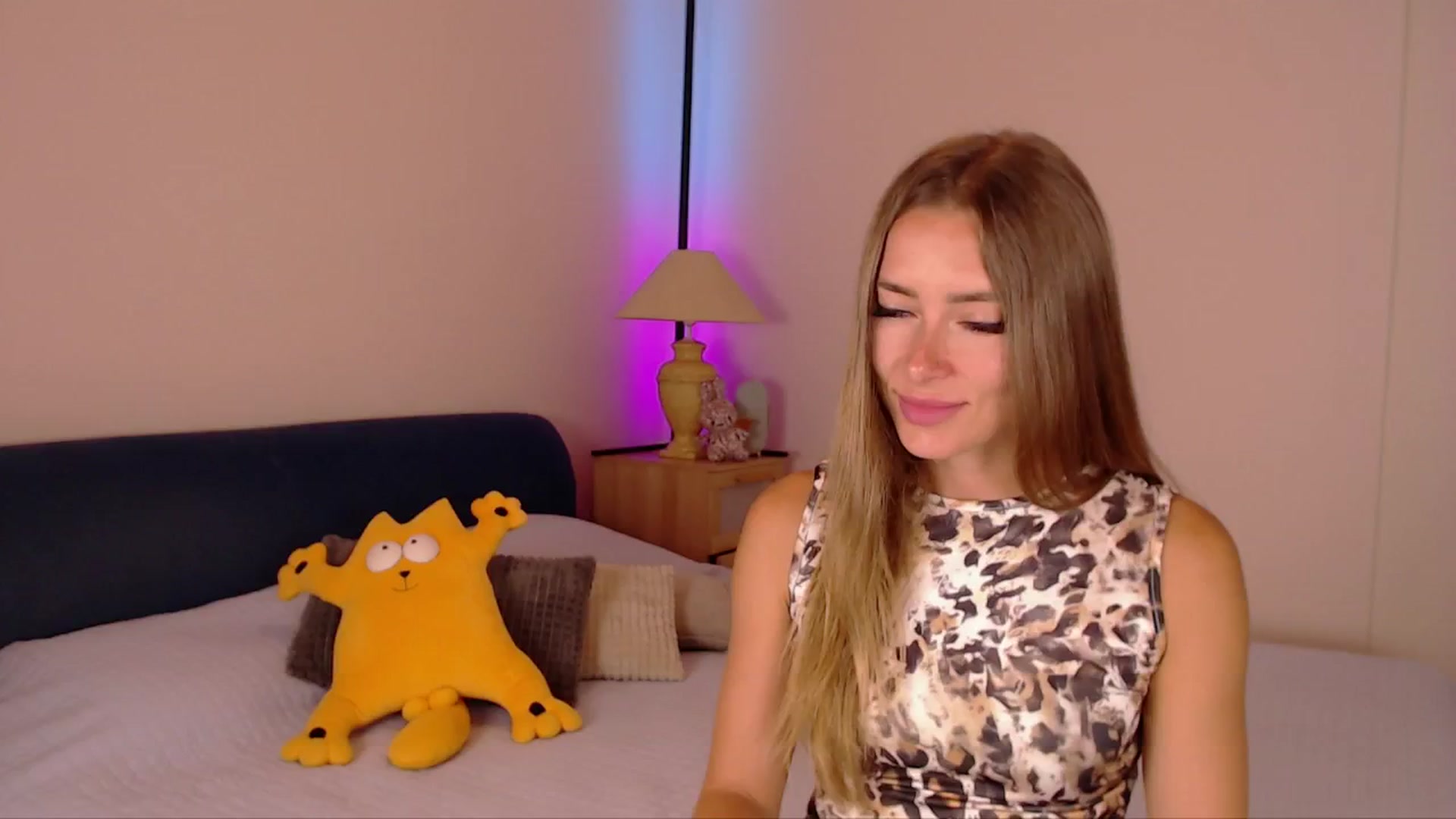Gallery image thumbnail from SimonsWife's myfreecams stream on, 08/06/2025, 13:15 image 16 of 20