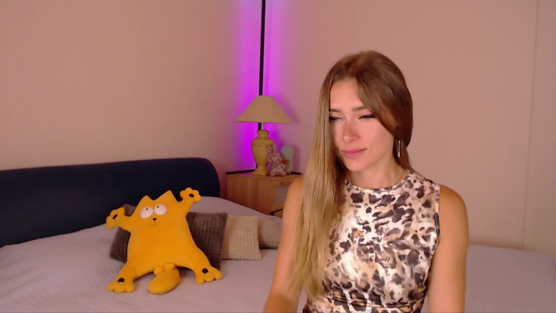 Gallery image thumbnail from SimonsWife's myfreecams stream on, 08/06/2025, 13:15 image 7 of 20