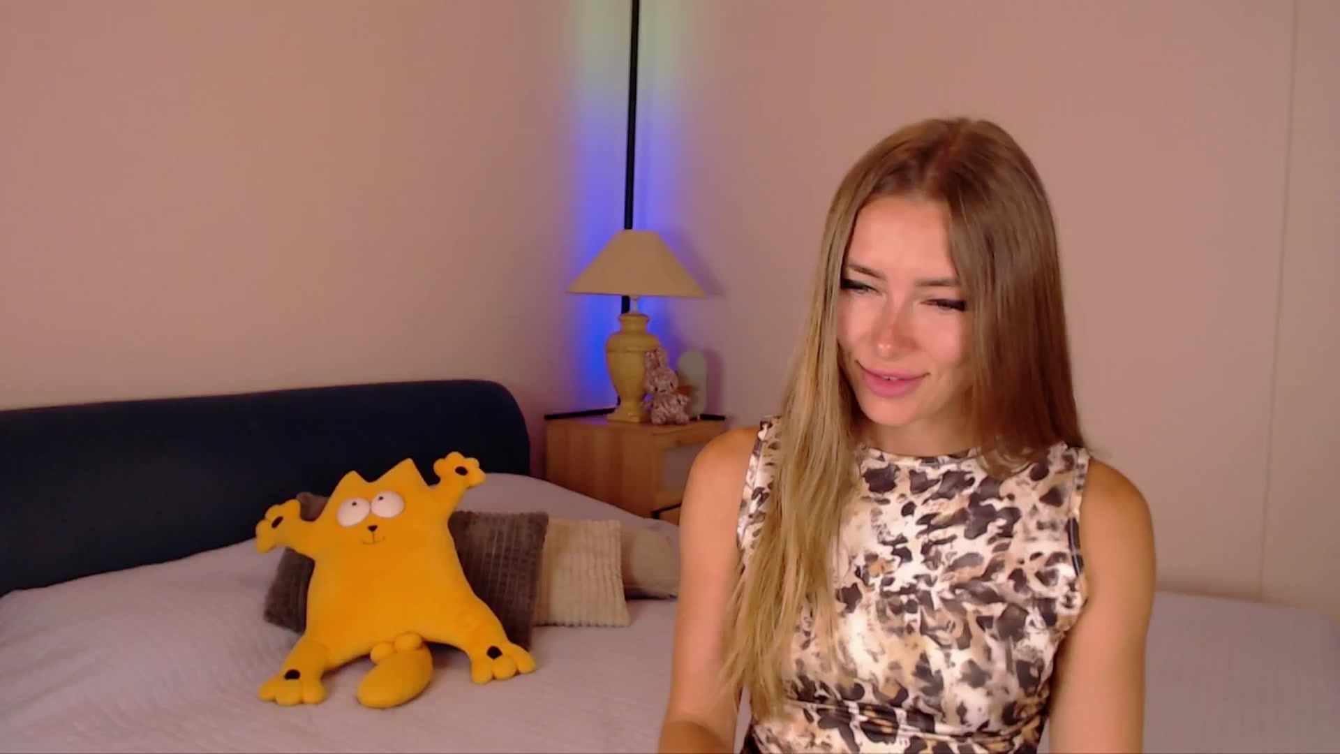 Gallery image thumbnail from SimonsWife's myfreecams stream on, 08/06/2025, 13:15 image 12 of 20