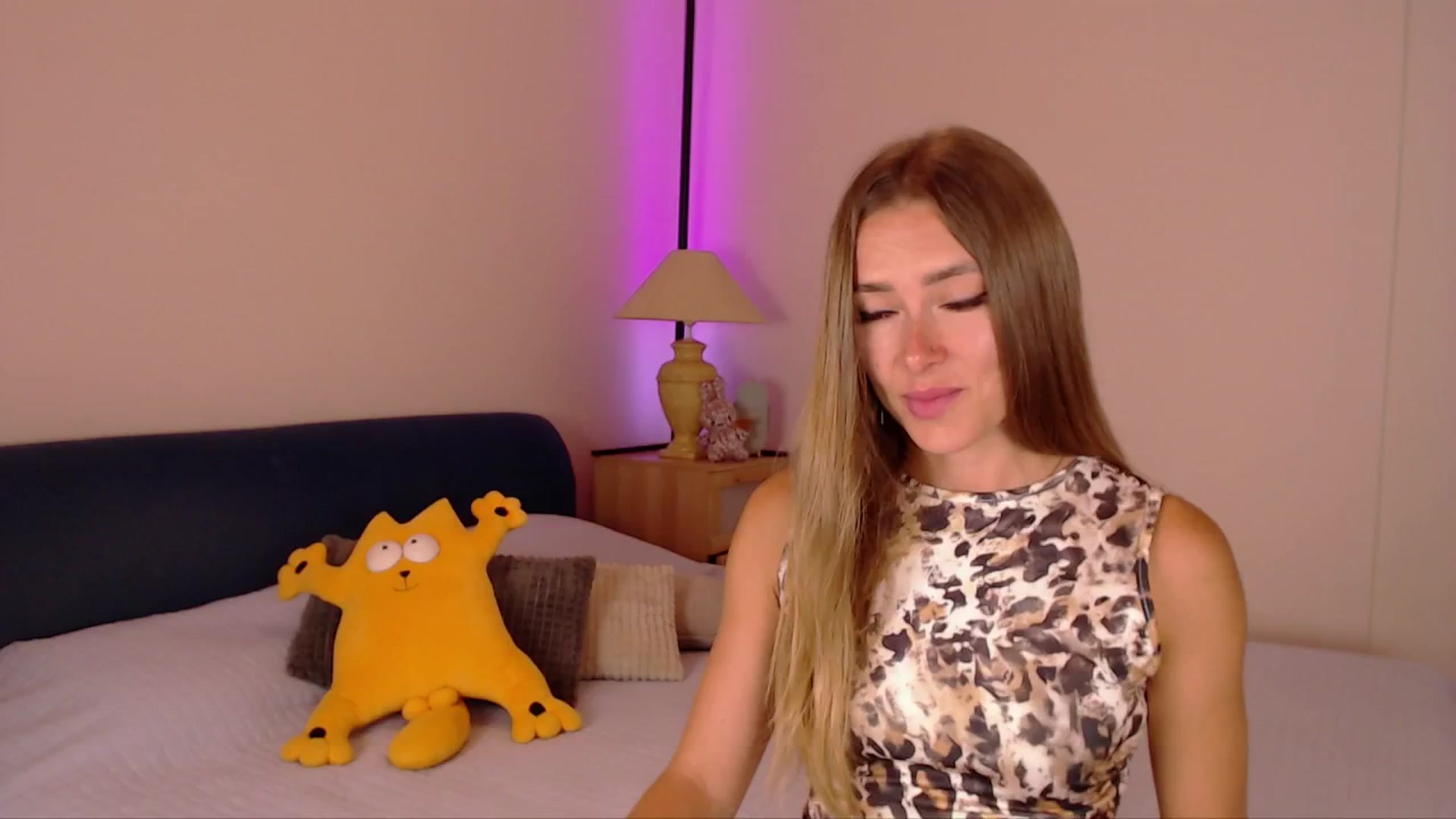Gallery image thumbnail from SimonsWife's myfreecams stream on, 08/06/2025, 13:15 image 17 of 20