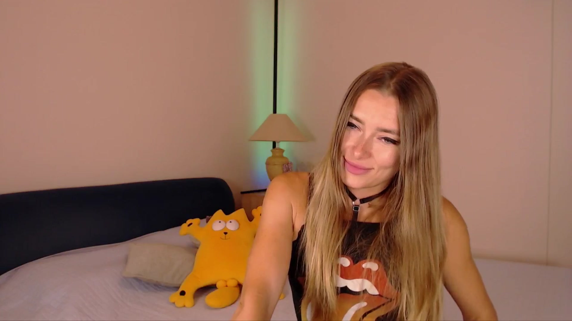 Gallery image thumbnail from SimonsWife's myfreecams stream on, 08/11/2025, 13:40 image 16 of 20