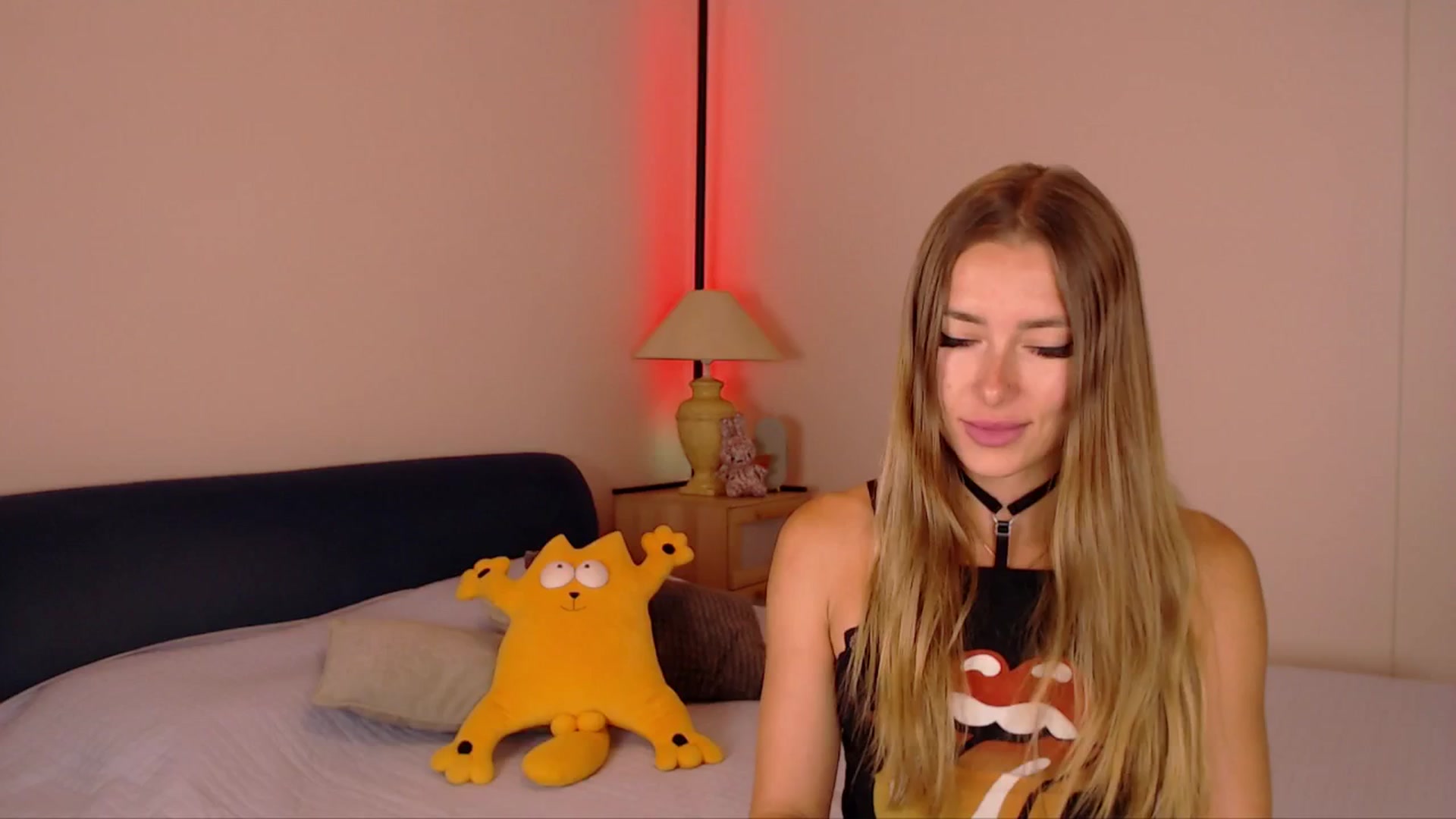 Gallery image thumbnail from SimonsWife's myfreecams stream on, 08/11/2025, 13:40 image 2 of 20