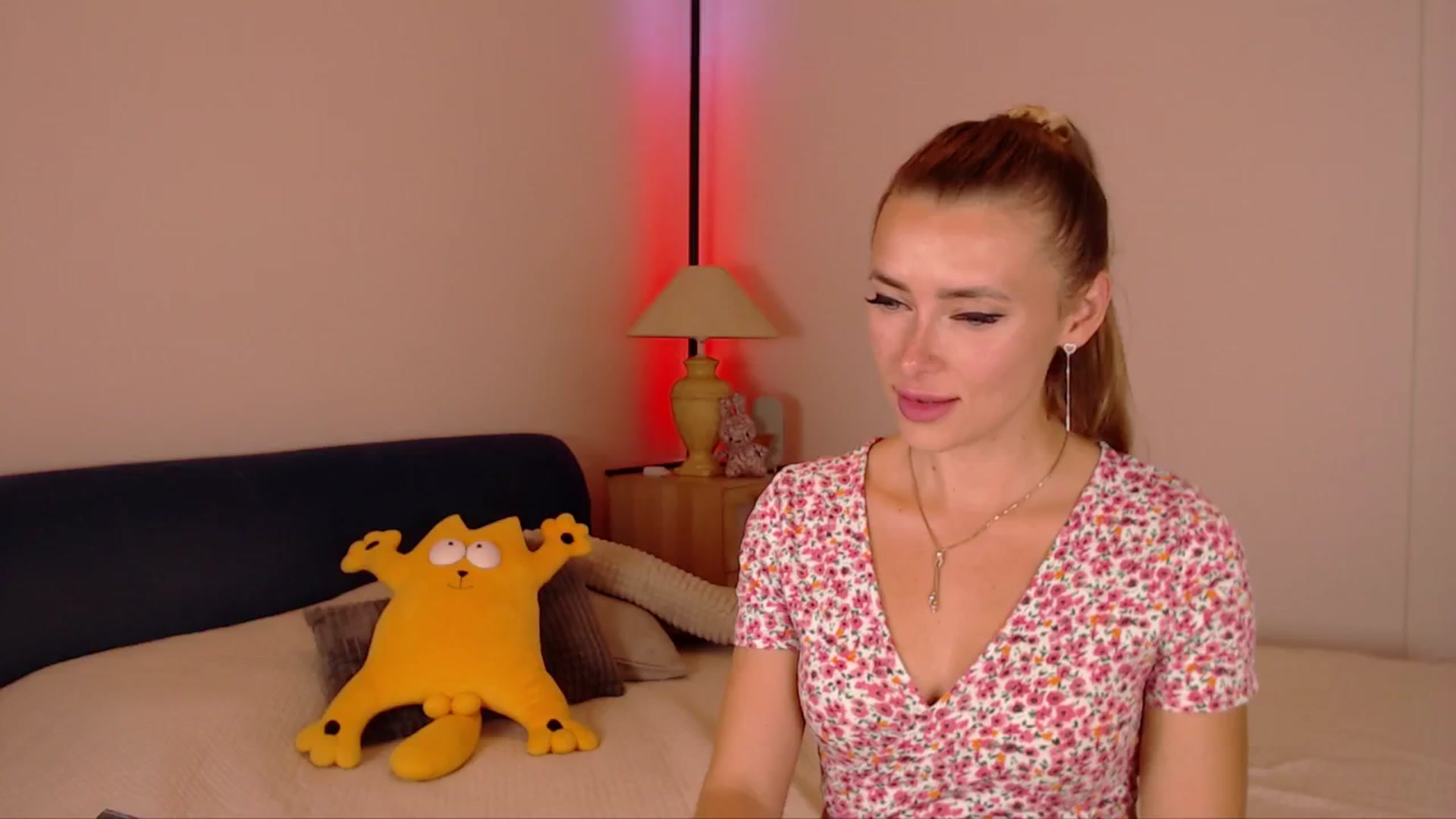 Gallery image thumbnail from SimonsWife's myfreecams stream on, 08/27/2025, 14:38 image 12 of 20