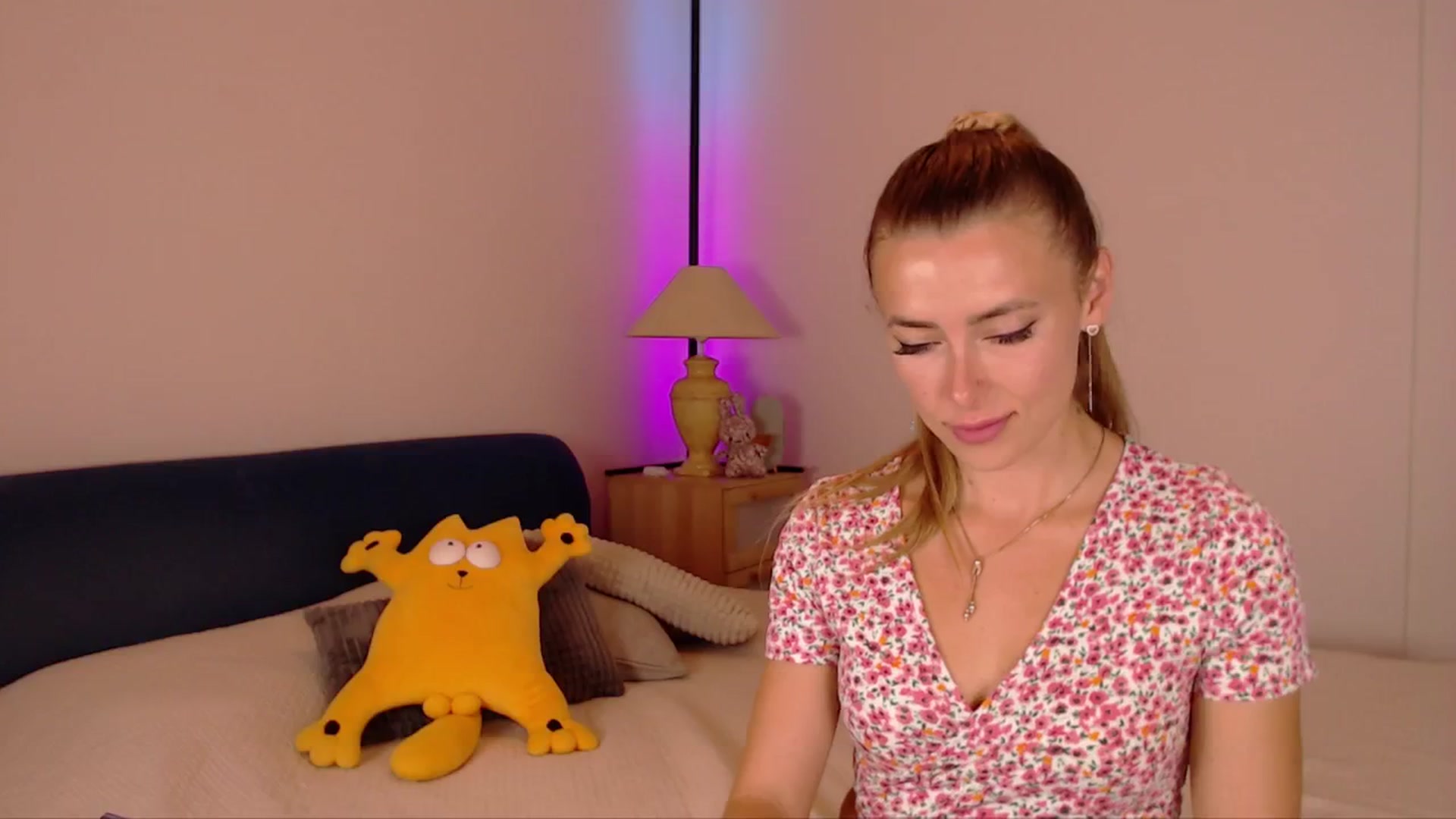 Gallery image thumbnail from SimonsWife's myfreecams stream on, 08/27/2025, 14:38 image 16 of 20