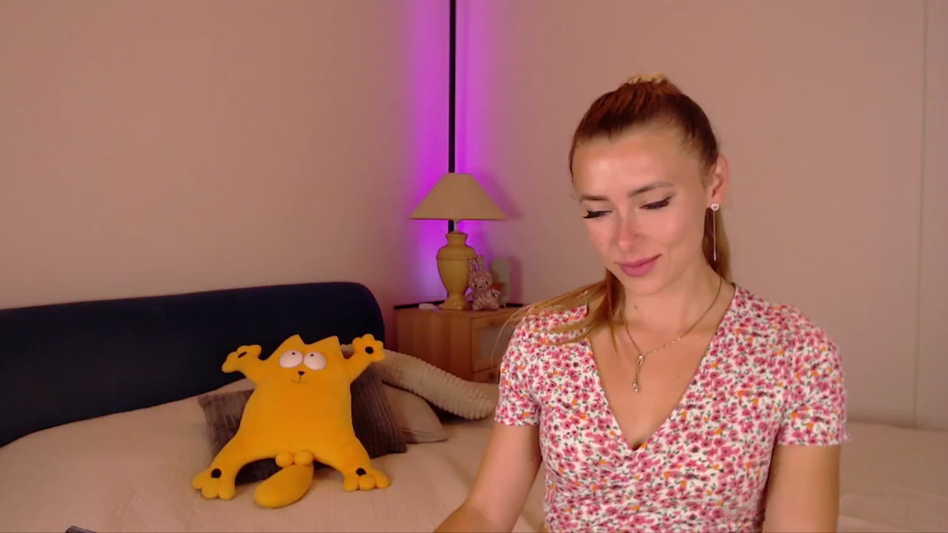 Gallery image thumbnail from SimonsWife's myfreecams stream on, 08/27/2025, 14:38 image 15 of 20