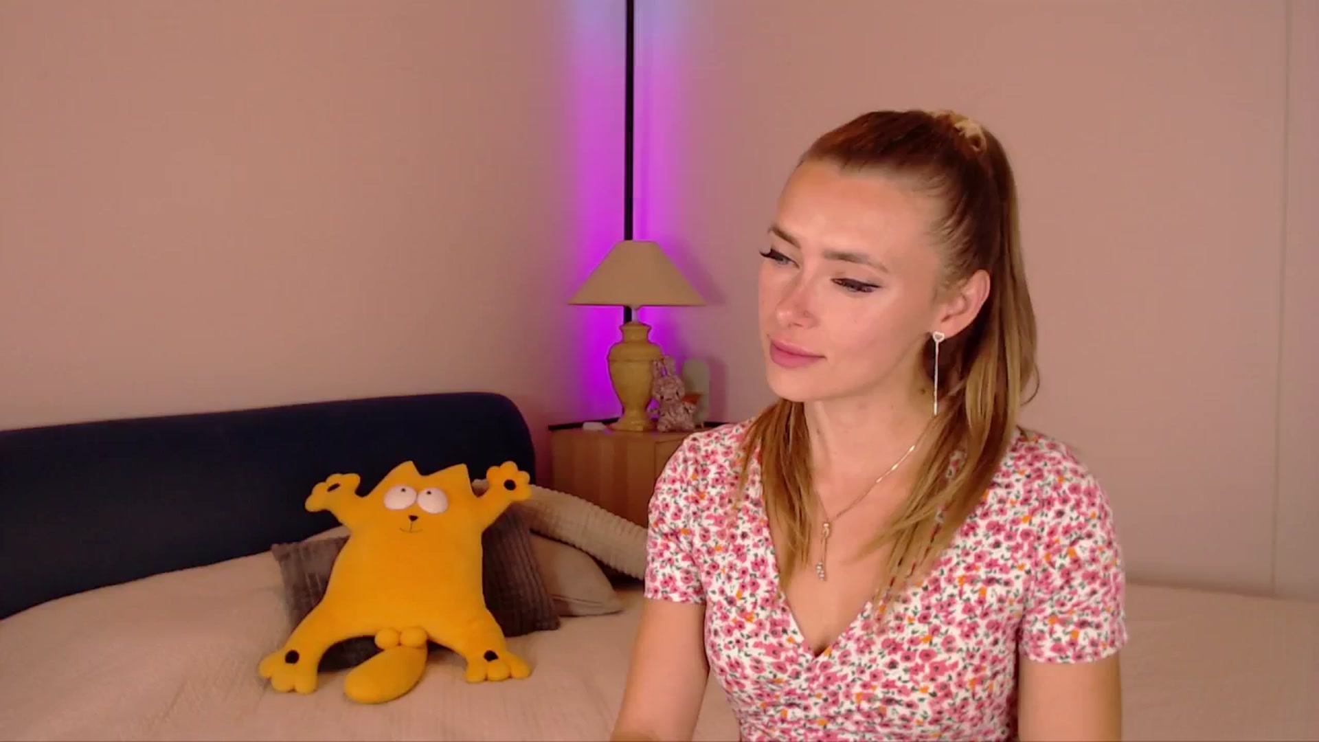 Gallery image thumbnail from SimonsWife's myfreecams stream on, 08/27/2025, 14:38 image 5 of 20