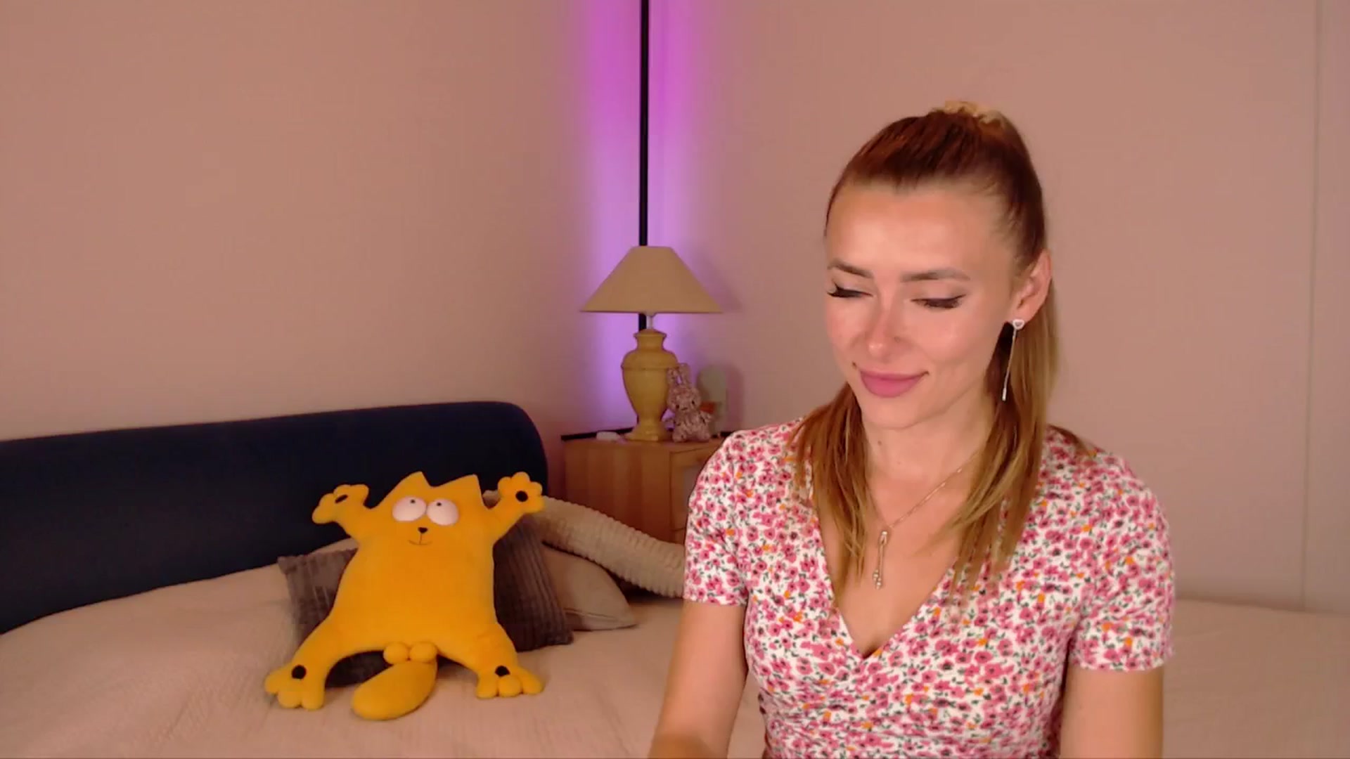 Gallery image thumbnail from SimonsWife's myfreecams stream on, 08/27/2025, 14:38 image 4 of 20