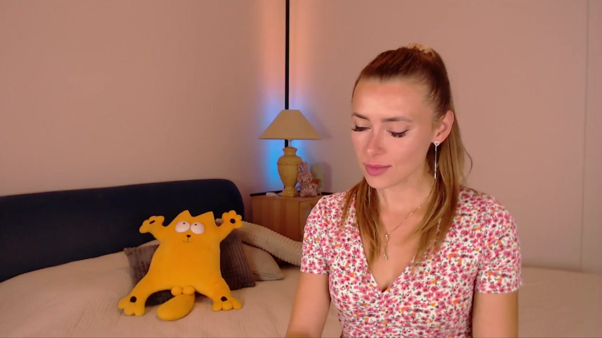 Gallery image thumbnail from SimonsWife's myfreecams stream on, 08/27/2025, 14:38 image 6 of 20