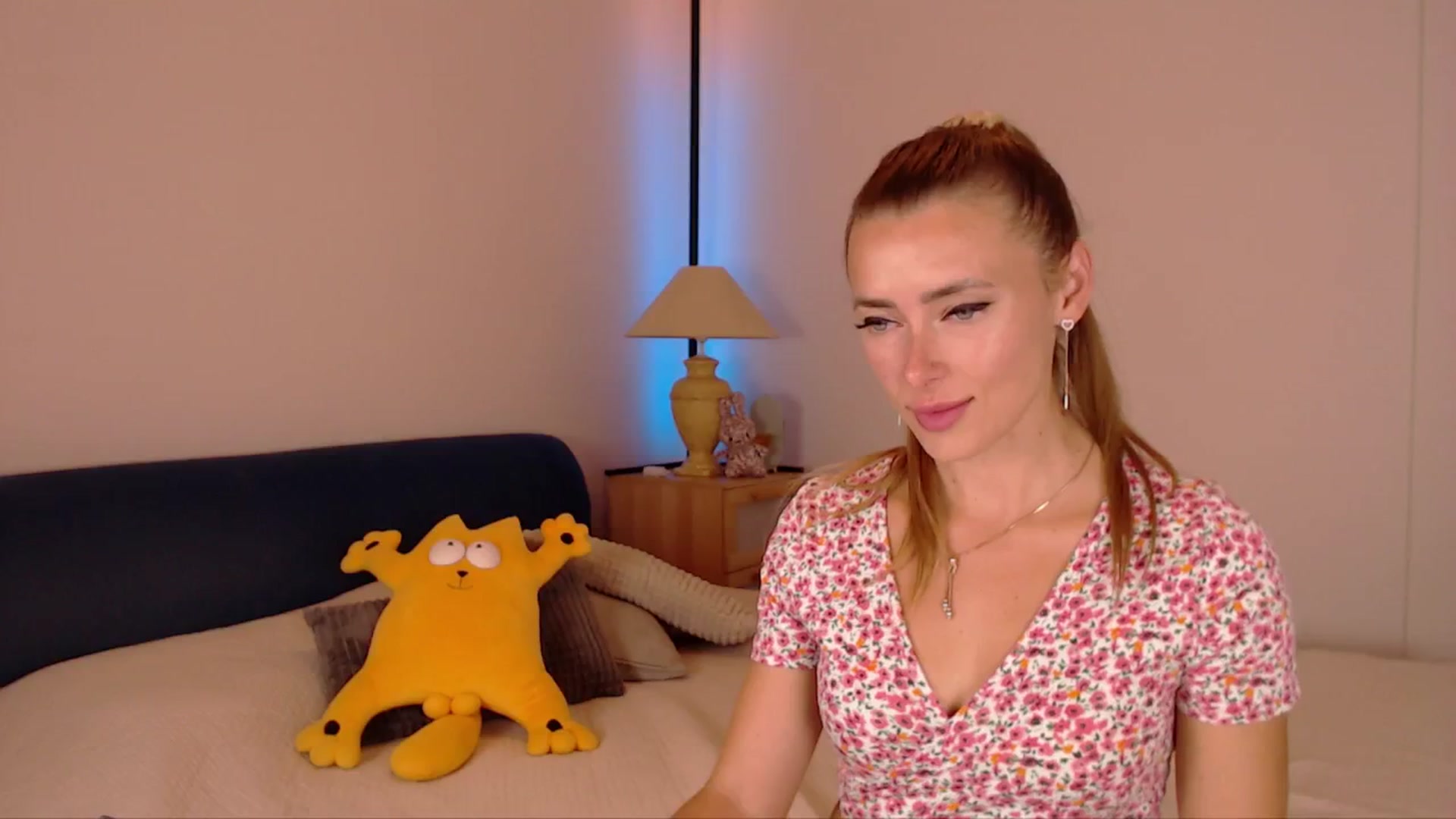 Gallery image thumbnail from SimonsWife's myfreecams stream on, 08/27/2025, 14:38 image 18 of 20