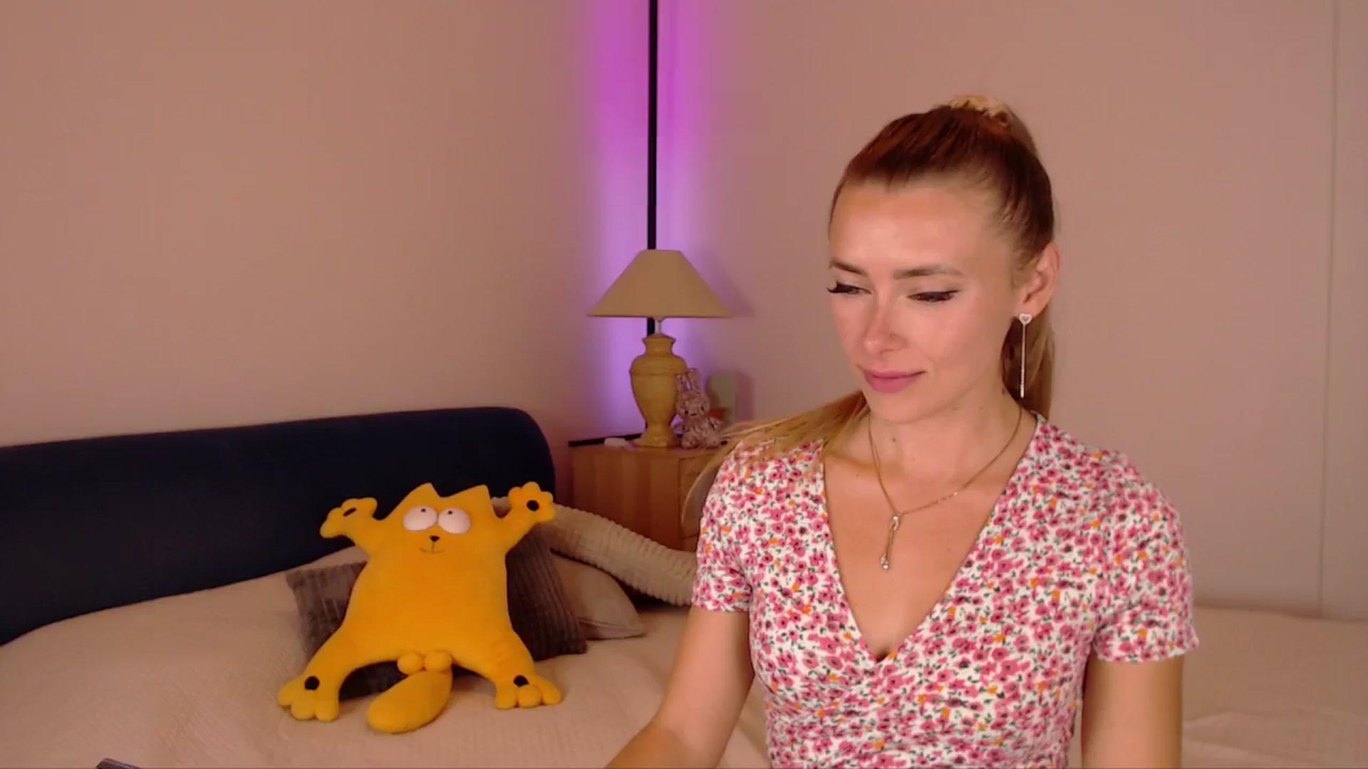 Gallery image thumbnail from SimonsWife's myfreecams stream on, 08/27/2025, 14:38 image 14 of 20