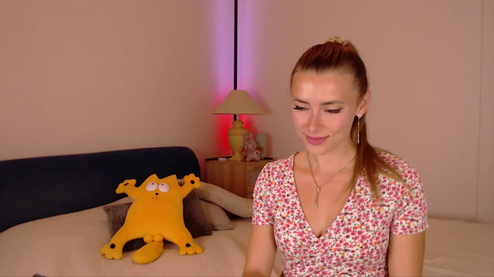 Gallery image thumbnail from SimonsWife's myfreecams stream on, 08/27/2025, 14:38 image 13 of 20