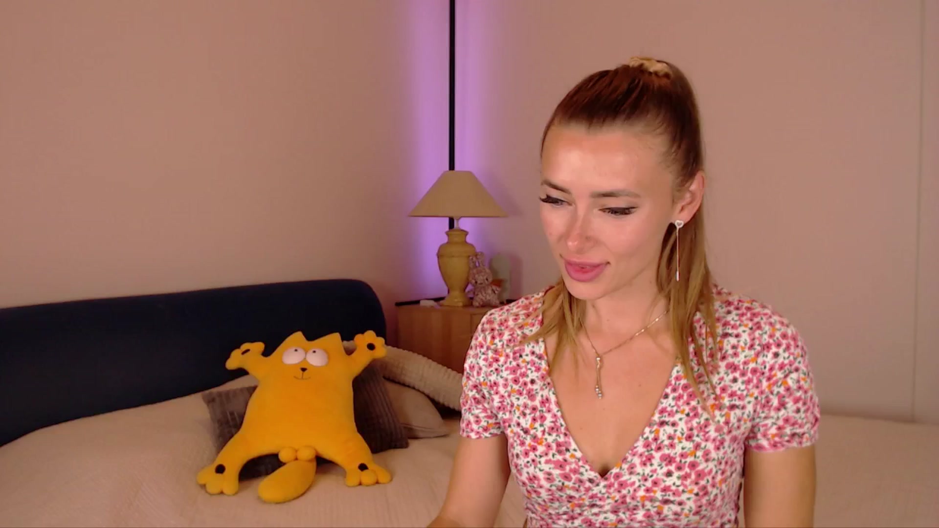 Gallery image thumbnail from SimonsWife's myfreecams stream on, 08/27/2025, 15:06 image 1 of 20