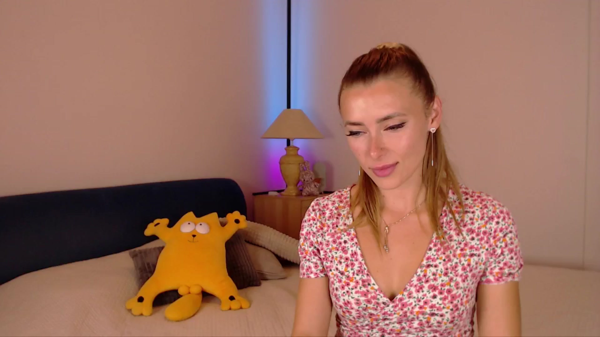 Gallery image thumbnail from SimonsWife's myfreecams stream on, 08/27/2025, 15:06 image 9 of 20