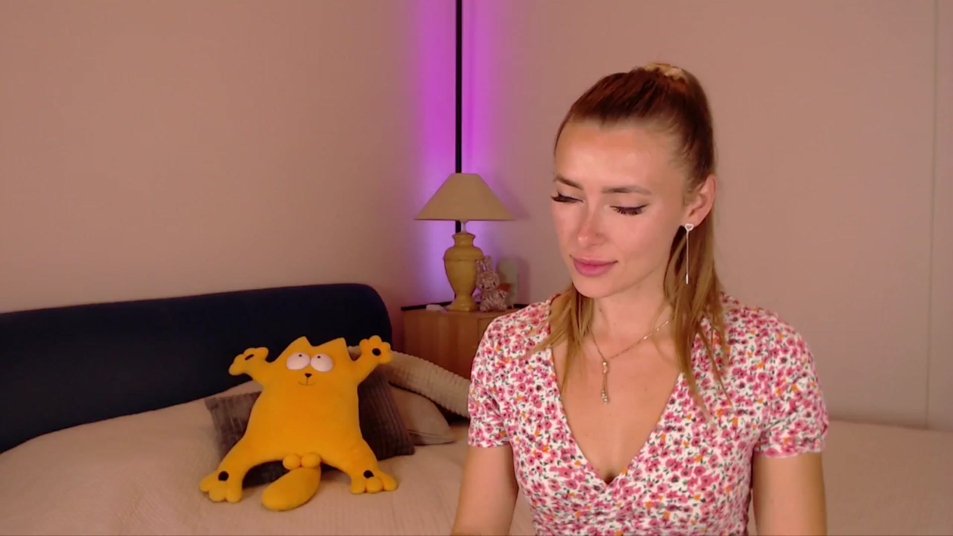 Gallery image thumbnail from SimonsWife's myfreecams stream on, 08/27/2025, 15:06 image 3 of 20