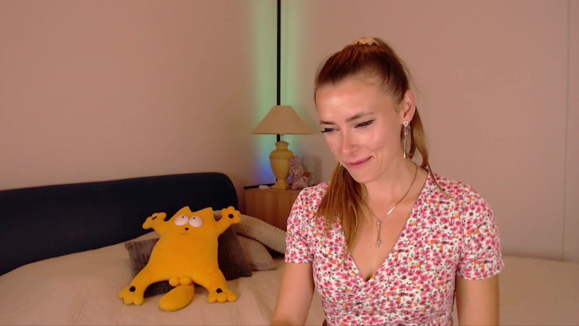 Gallery image thumbnail from SimonsWife's myfreecams stream on, 08/27/2025, 15:06 image 17 of 20