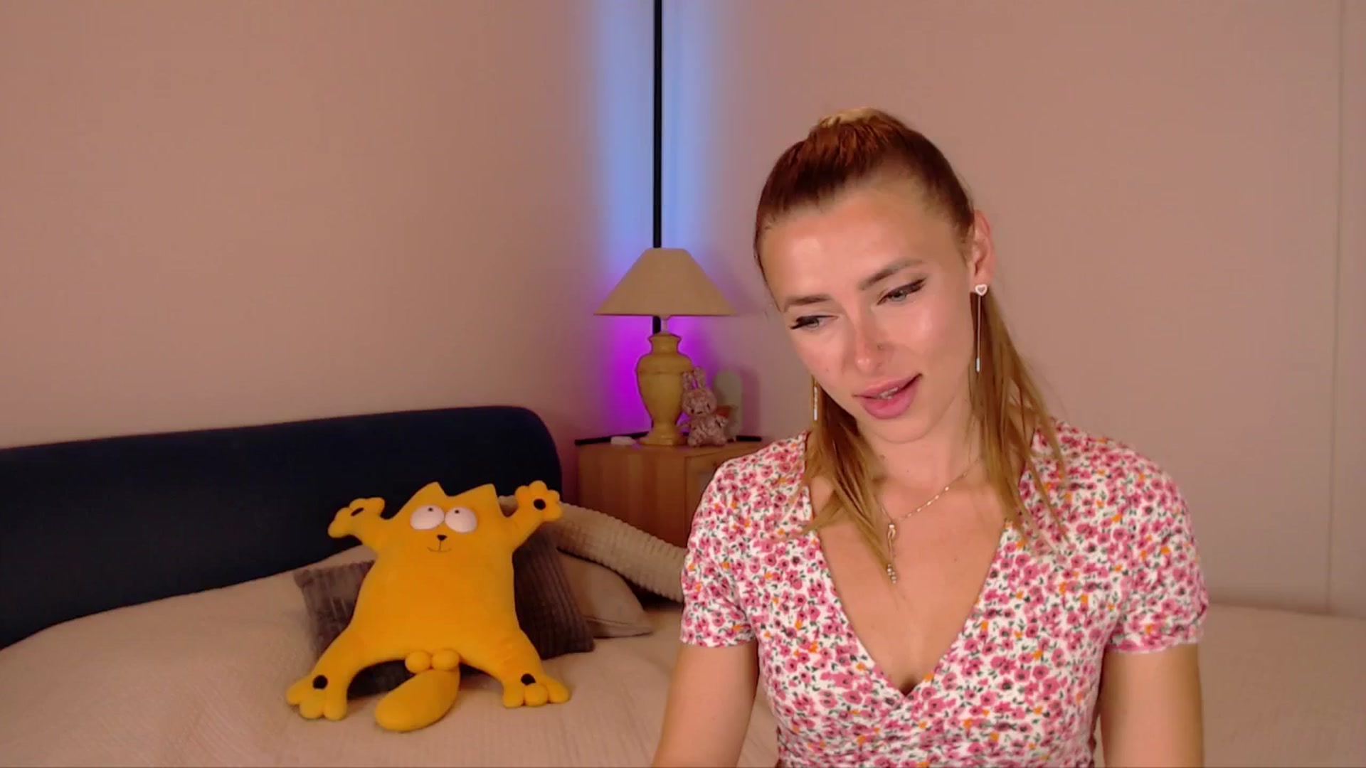 Gallery image thumbnail from SimonsWife's myfreecams stream on, 08/27/2025, 15:06 image 8 of 20