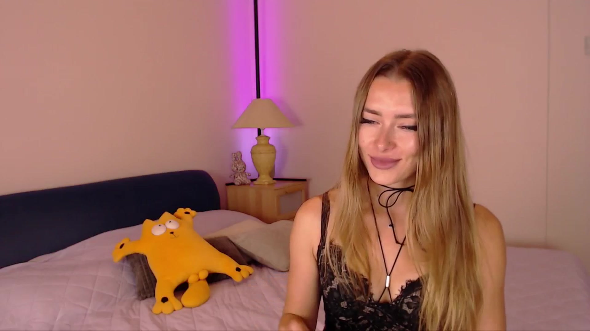 Gallery image thumbnail from SimonsWife's myfreecams stream on, 09/22/2025, 15:19 image 8 of 20
