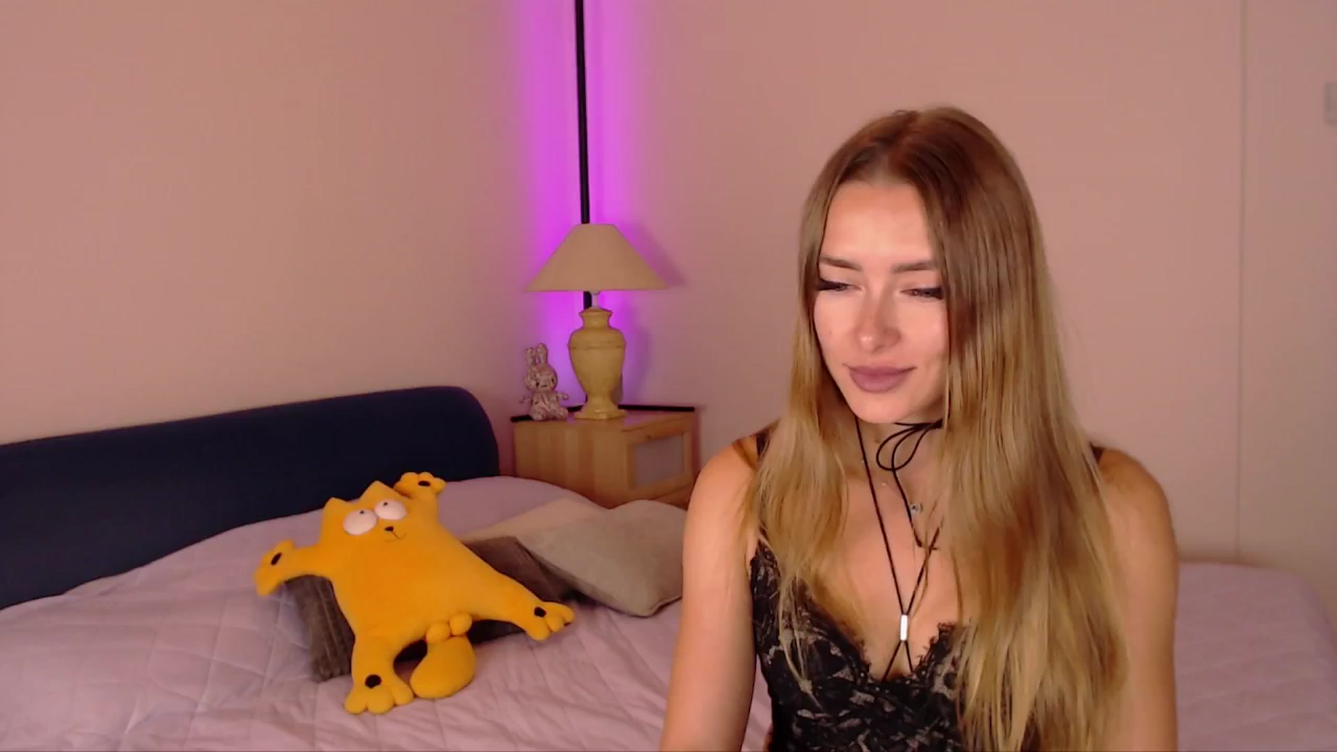 Gallery image thumbnail from SimonsWife's myfreecams stream on, 09/22/2025, 15:19 image 1 of 20