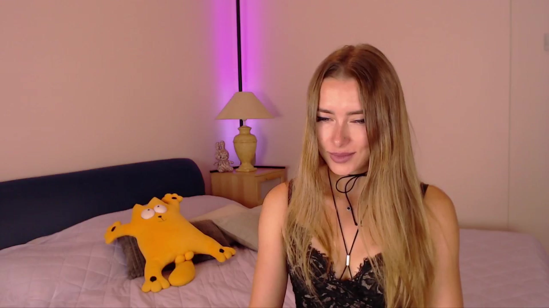 Gallery image thumbnail from SimonsWife's myfreecams stream on, 09/22/2025, 15:19 image 7 of 20