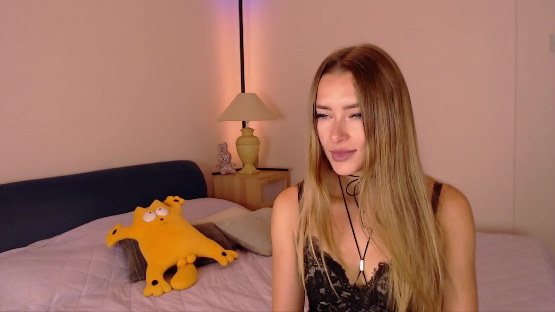 Gallery image thumbnail from SimonsWife's myfreecams stream on, 09/22/2025, 15:19 image 2 of 20