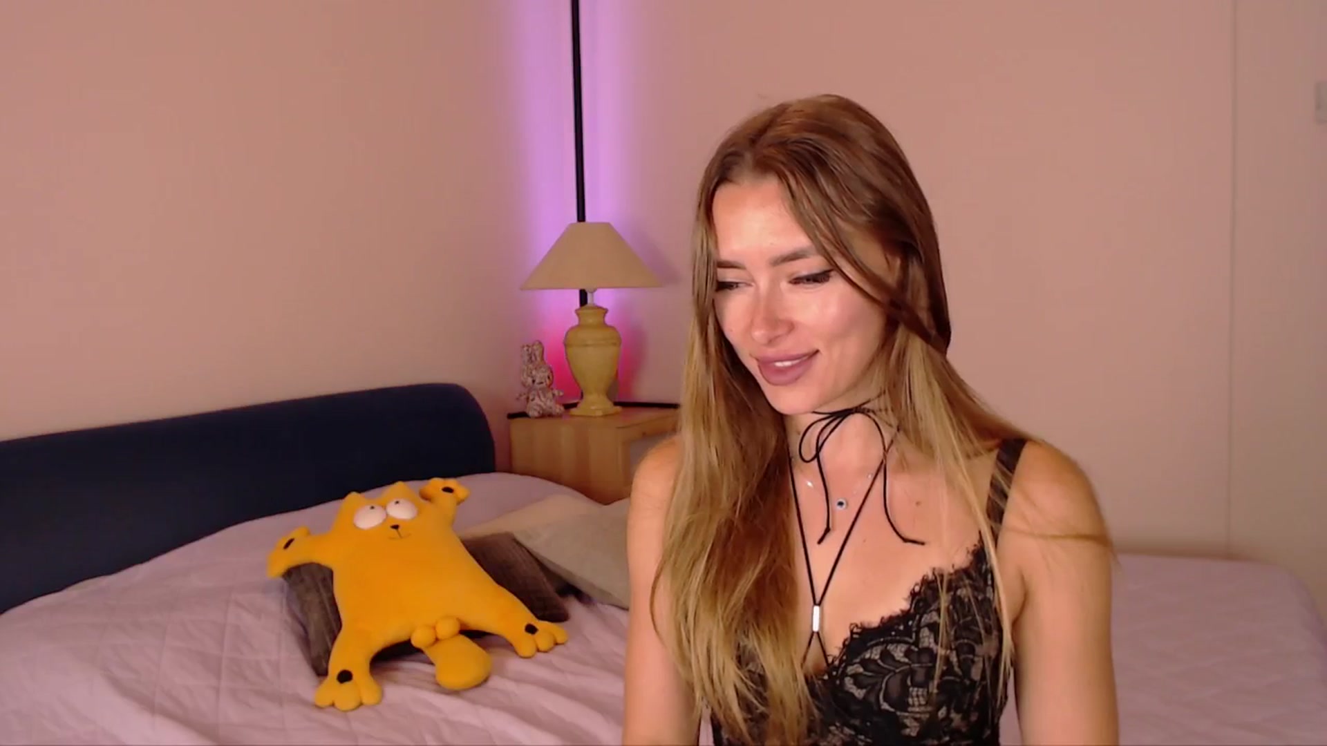 Gallery image thumbnail from SimonsWife's myfreecams stream on, 09/22/2025, 15:19 image 20 of 20