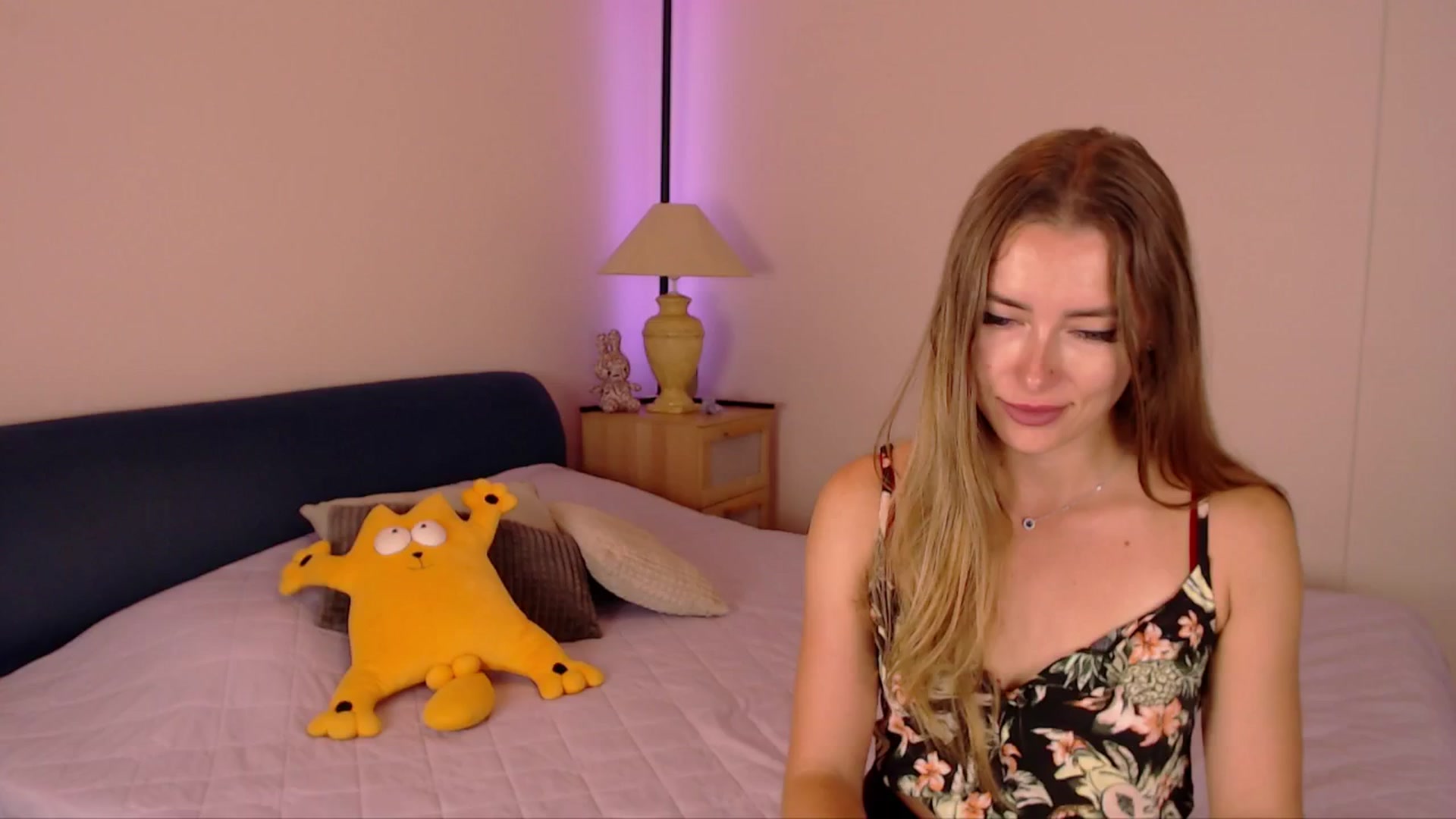 Gallery image thumbnail from SimonsWife's myfreecams stream on, 09/24/2025, 15:04 image 9 of 20