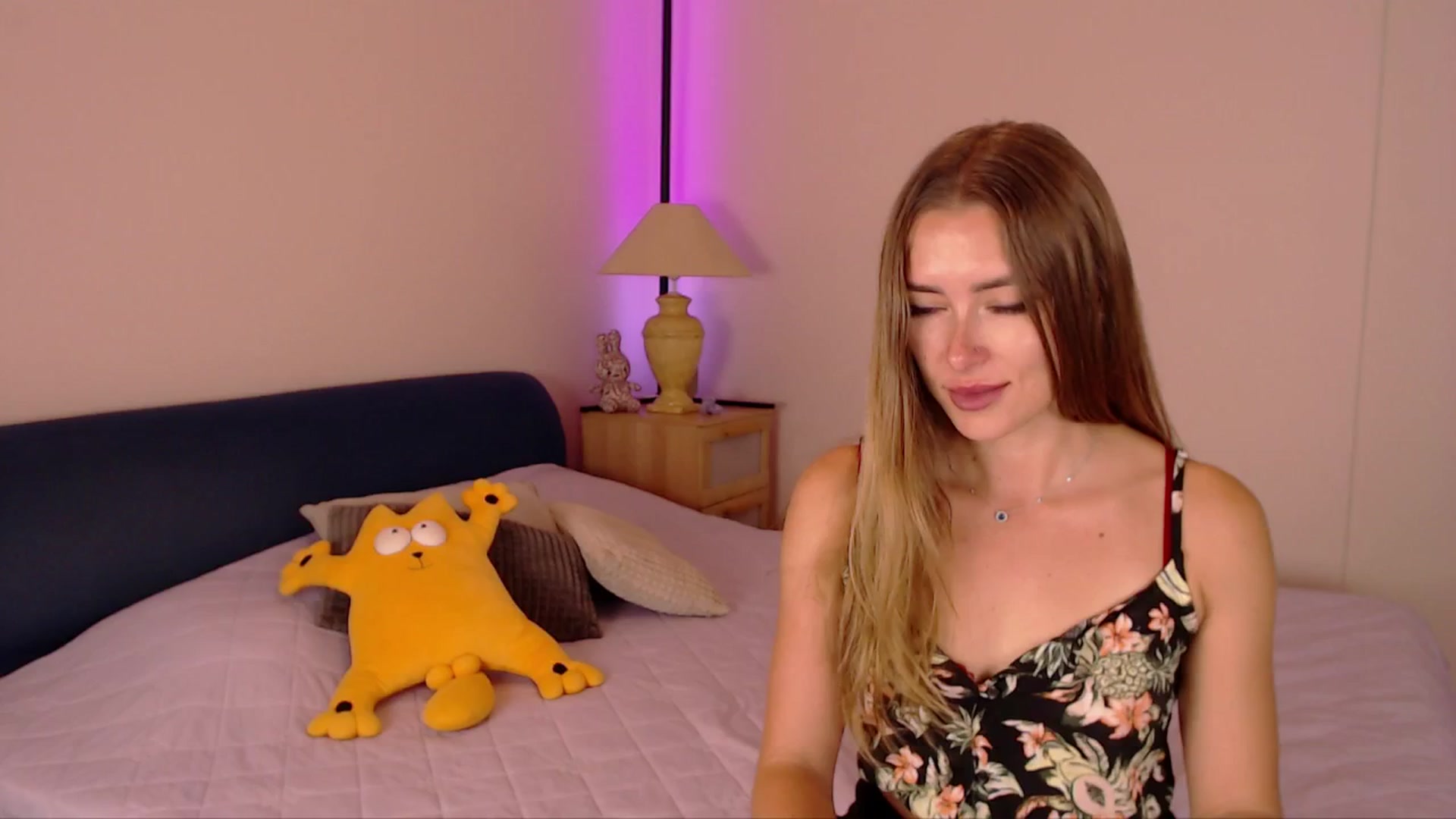 Gallery image thumbnail from SimonsWife's myfreecams stream on, 09/24/2025, 15:04 image 1 of 20