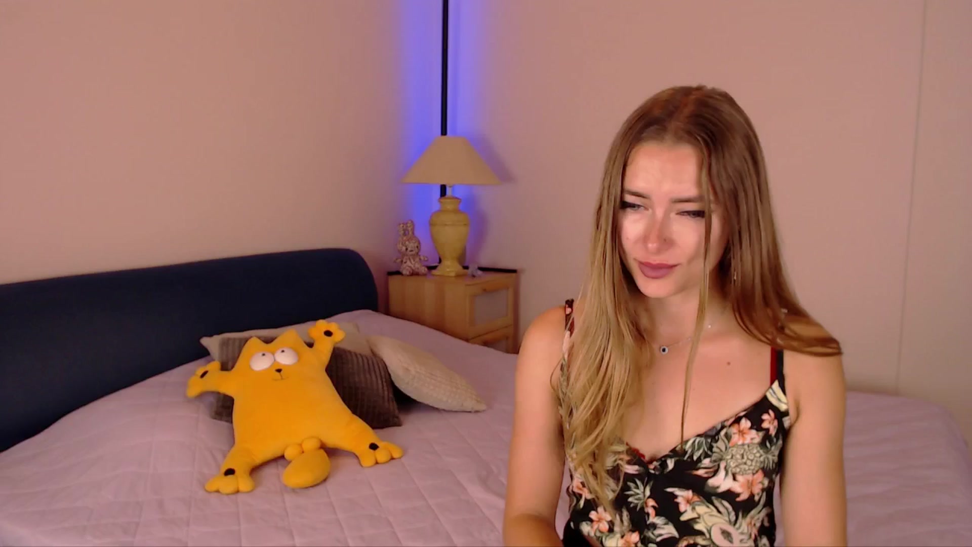 Gallery image thumbnail from SimonsWife's myfreecams stream on, 09/24/2025, 15:04 image 18 of 20