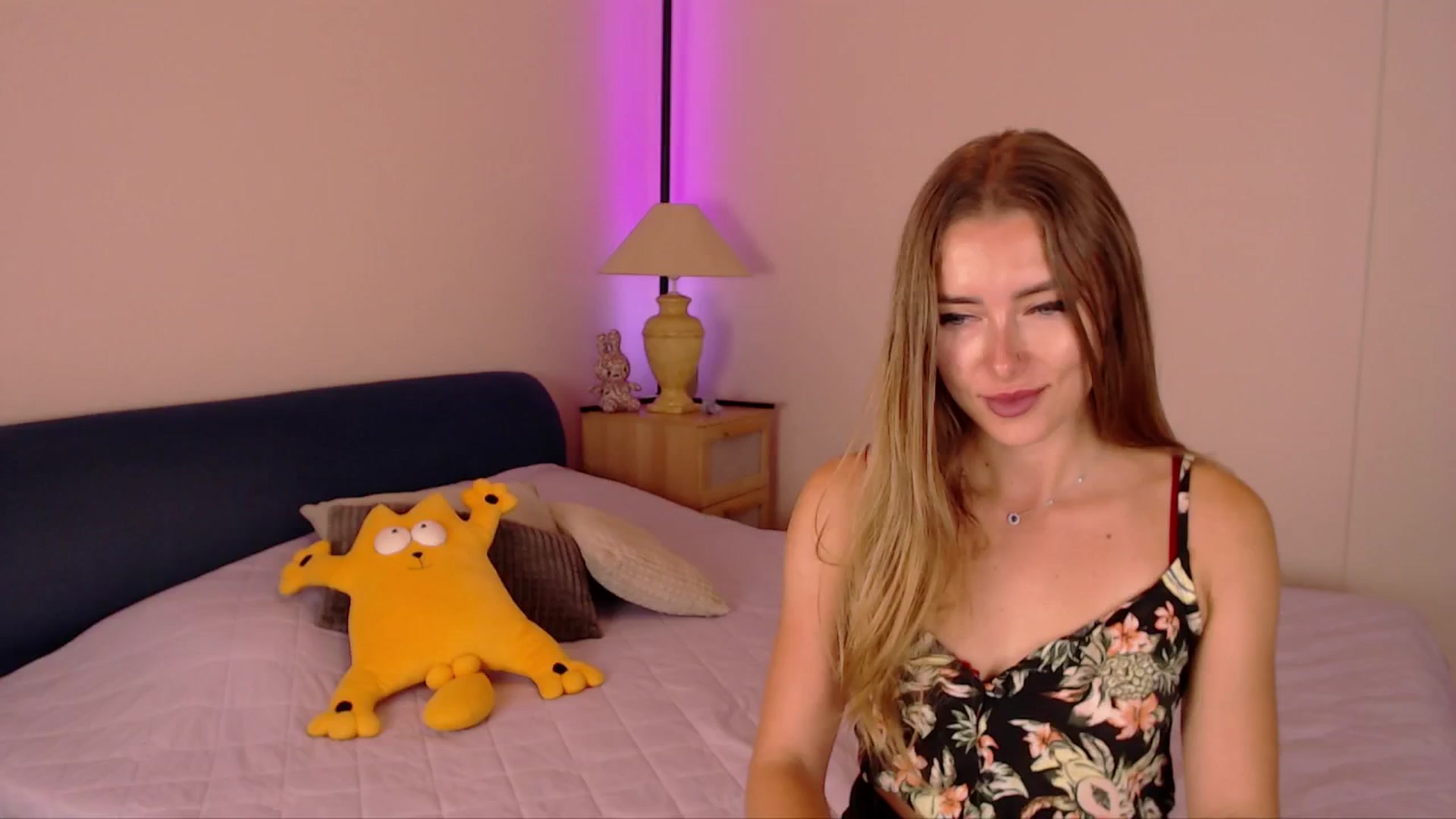 Gallery image thumbnail from SimonsWife's myfreecams stream on, 09/24/2025, 15:04 image 14 of 20