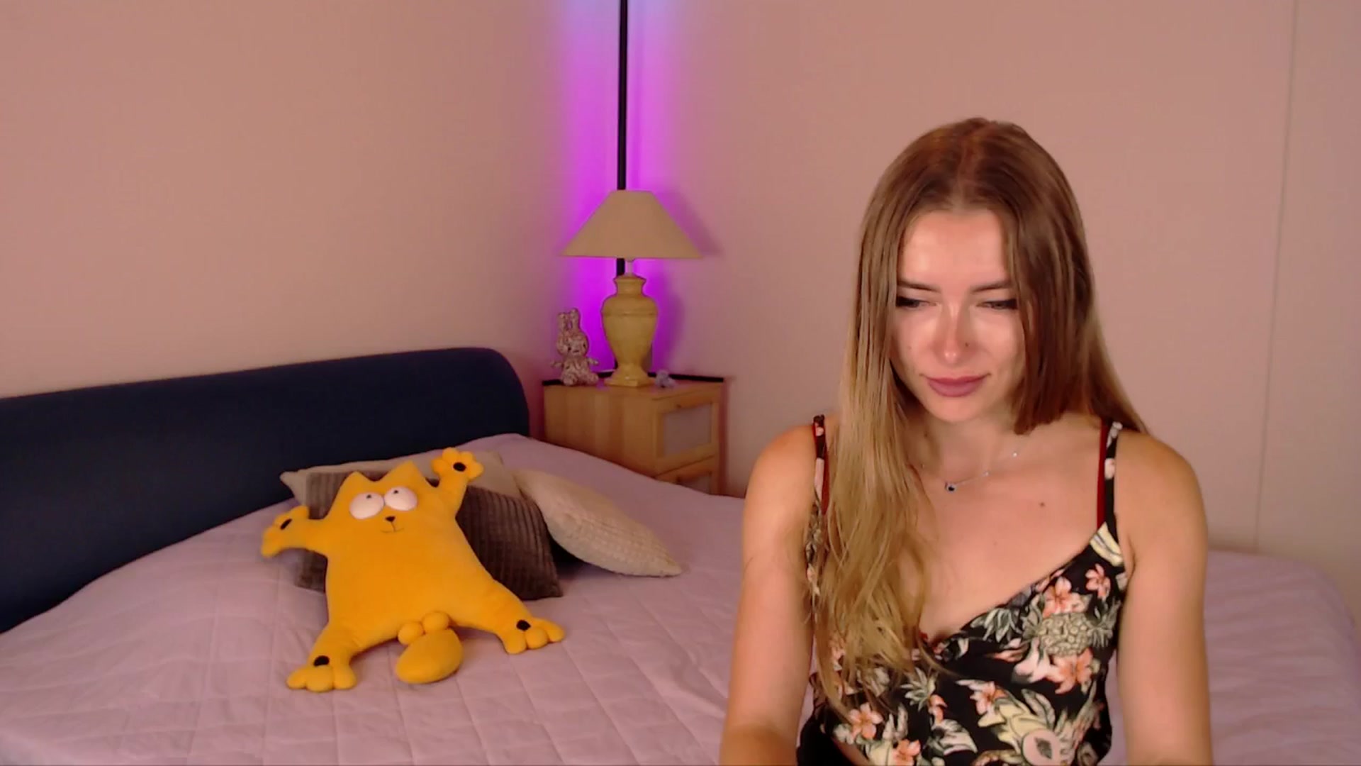 Gallery image thumbnail from SimonsWife's myfreecams stream on, 09/24/2025, 15:04 image 6 of 20