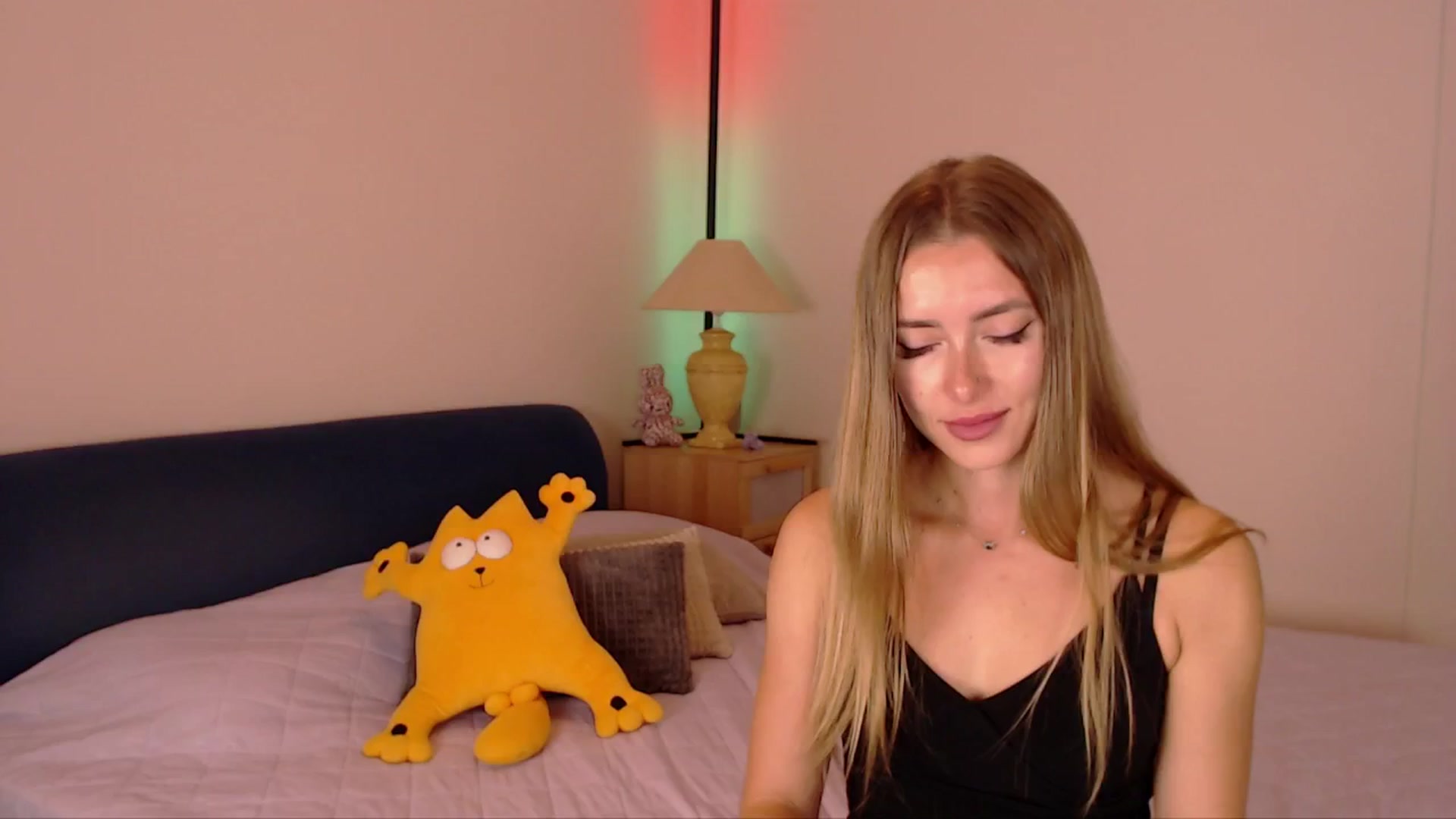Gallery image thumbnail from SimonsWife's myfreecams stream on, 09/25/2025, 15:14 image 3 of 20