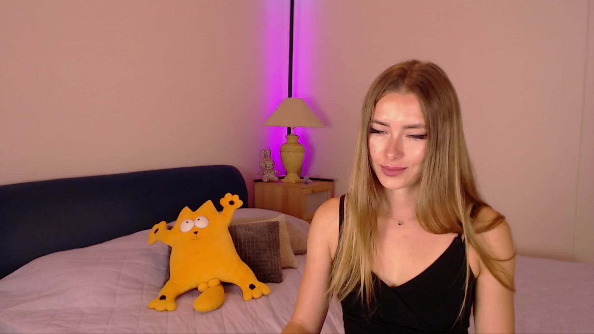 Gallery image thumbnail from SimonsWife's myfreecams stream on, 09/25/2025, 15:14 image 1 of 20