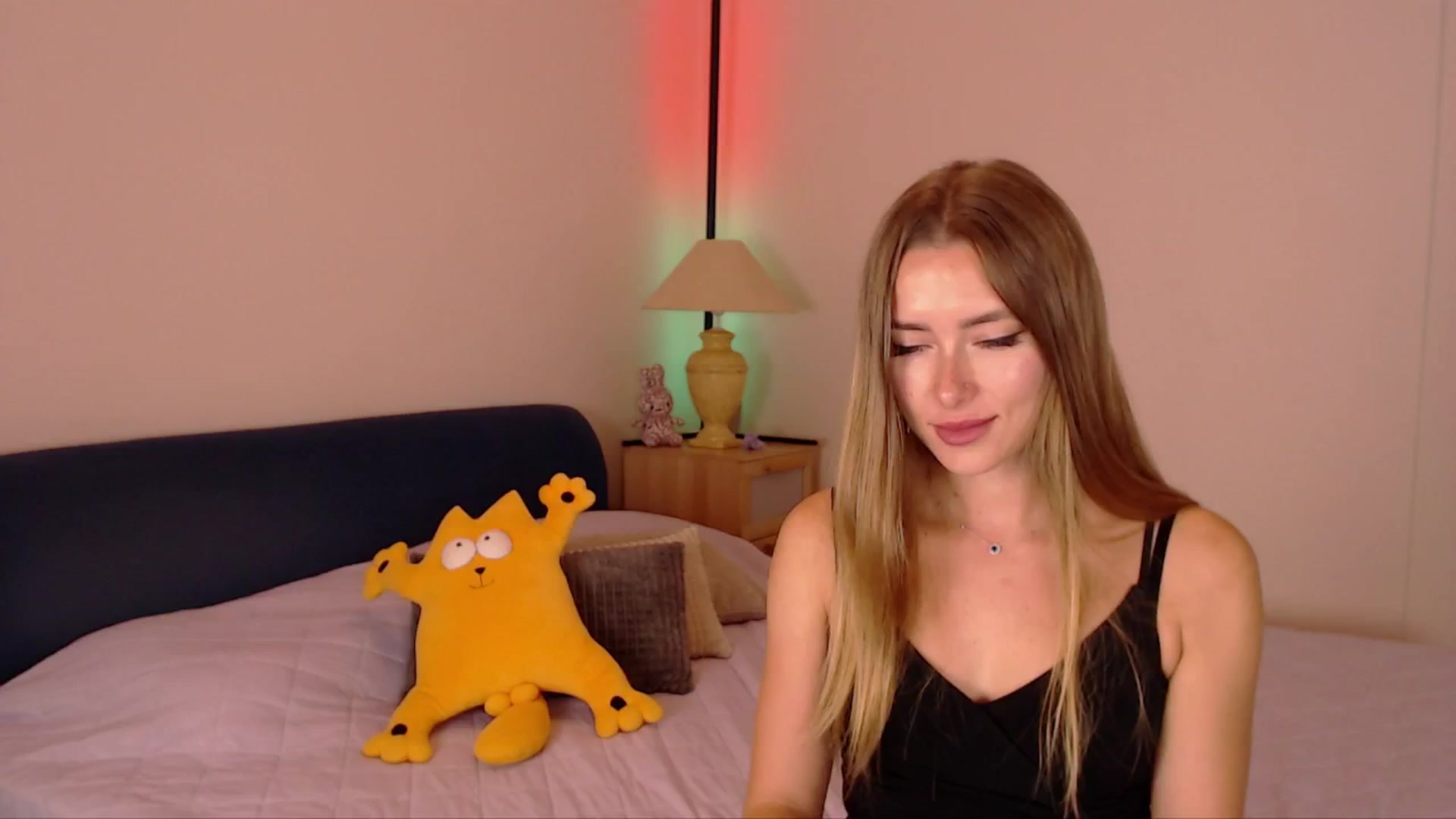 Gallery image thumbnail from SimonsWife's myfreecams stream on, 09/25/2025, 15:14 image 8 of 20