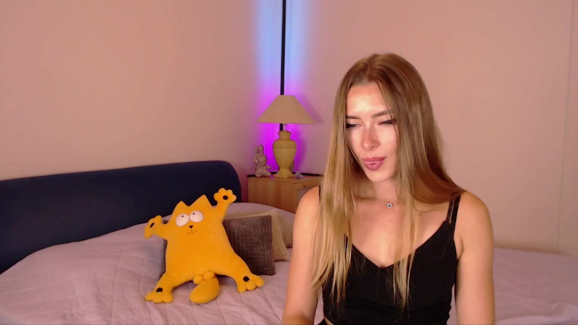 Gallery image thumbnail from SimonsWife's myfreecams stream on, 09/25/2025, 15:14 image 16 of 20