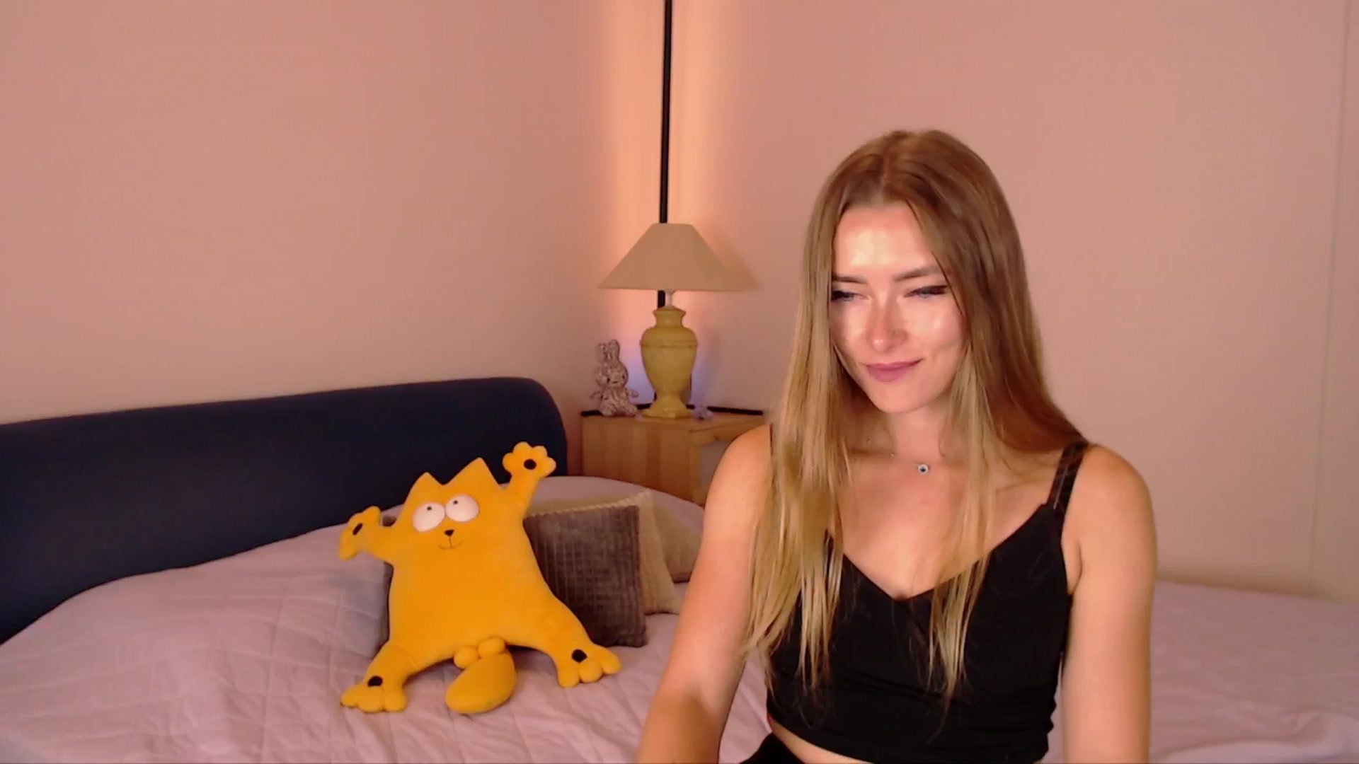 Gallery image thumbnail from SimonsWife's myfreecams stream on, 09/25/2025, 15:14 image 15 of 20