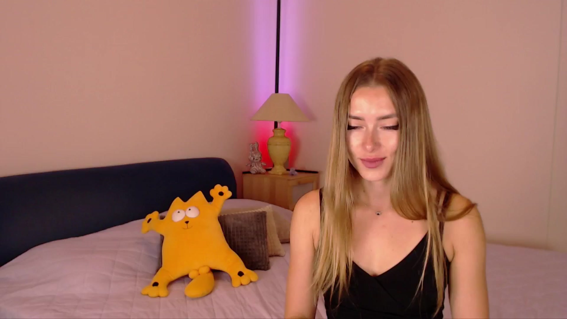 Gallery image thumbnail from SimonsWife's myfreecams stream on, 09/25/2025, 15:14 image 2 of 20