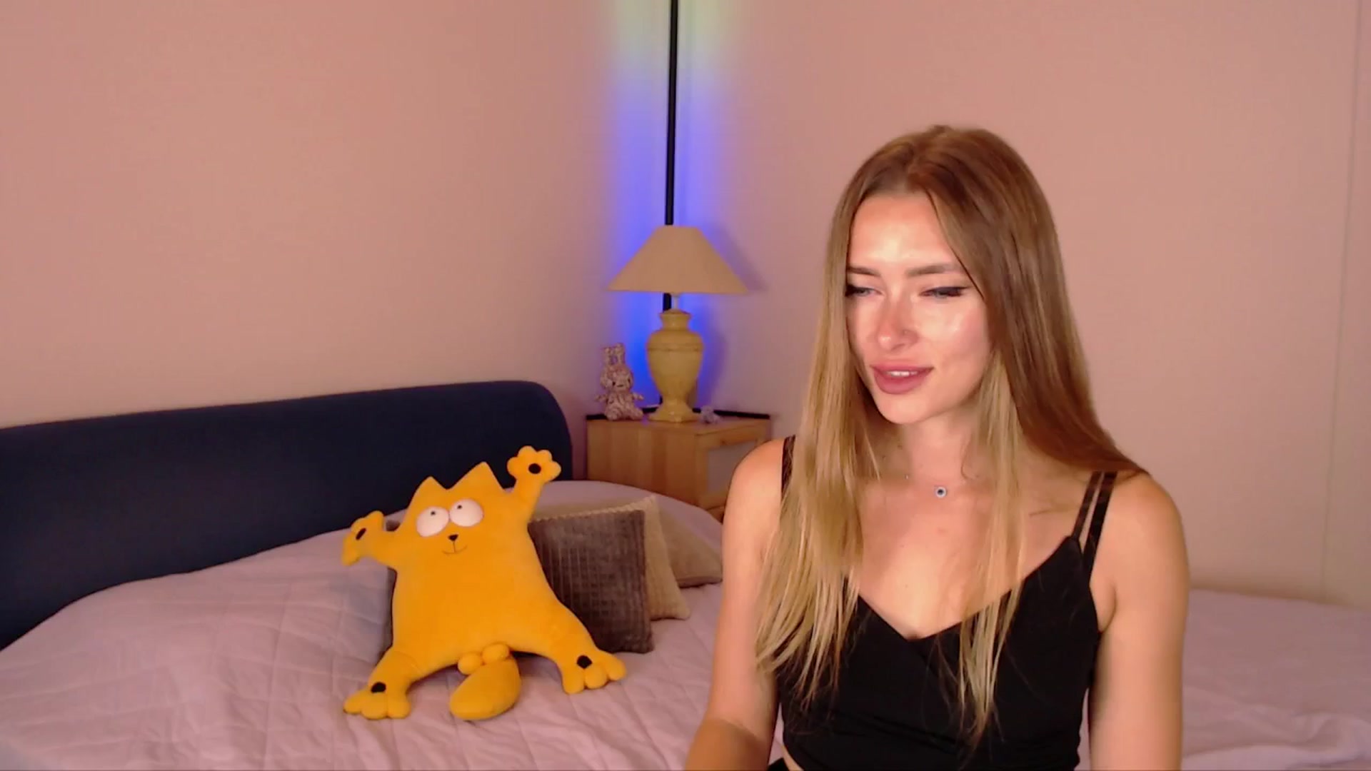 Gallery image thumbnail from SimonsWife's myfreecams stream on, 09/25/2025, 15:14 image 14 of 20