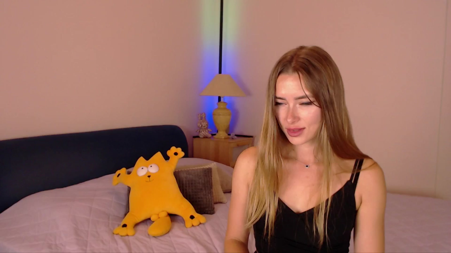 Gallery image thumbnail from SimonsWife's myfreecams stream on, 09/25/2025, 15:14 image 19 of 20