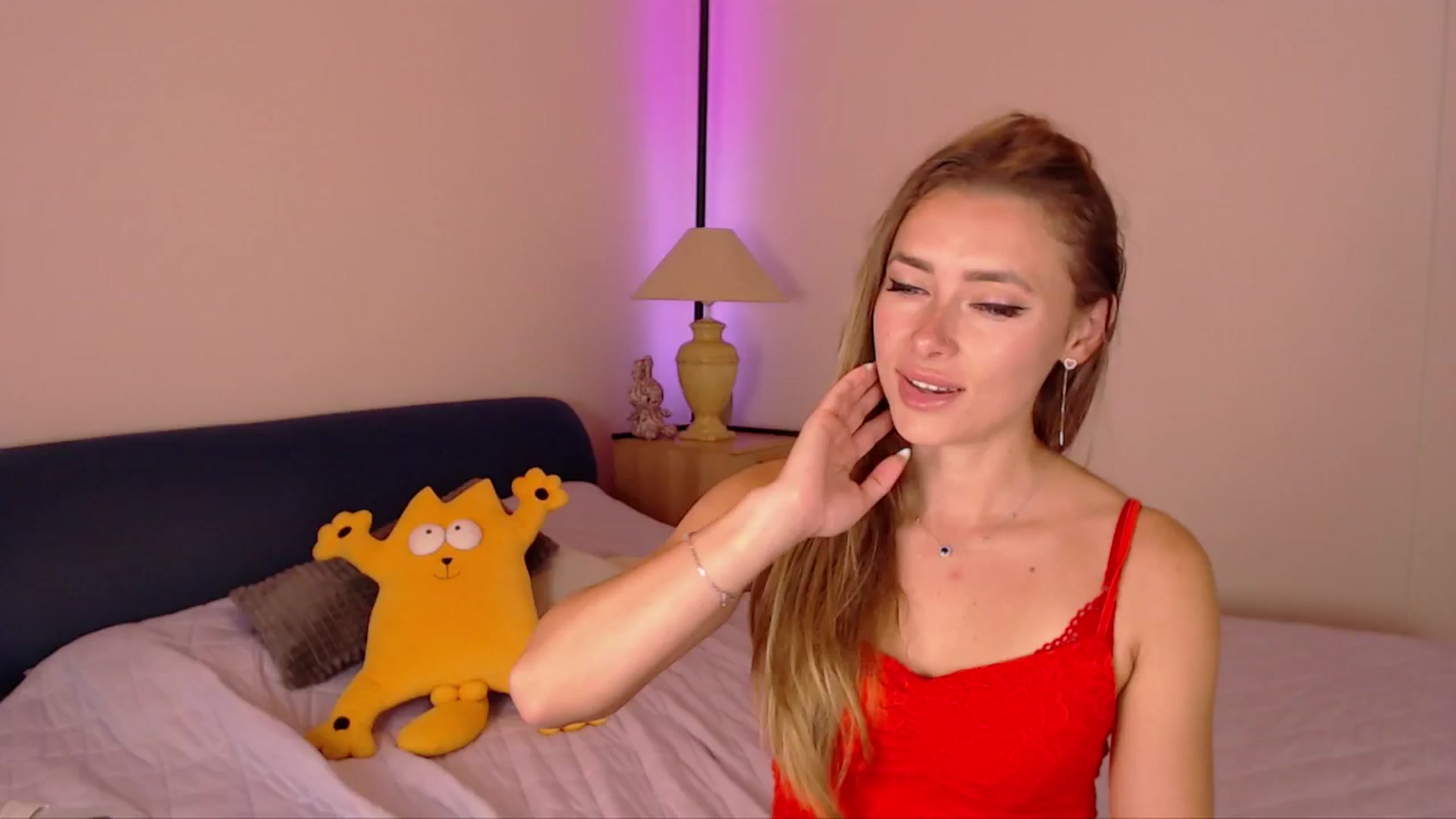 Gallery image thumbnail from SimonsWife's myfreecams stream on, 09/28/2025, 13:45 image 18 of 20