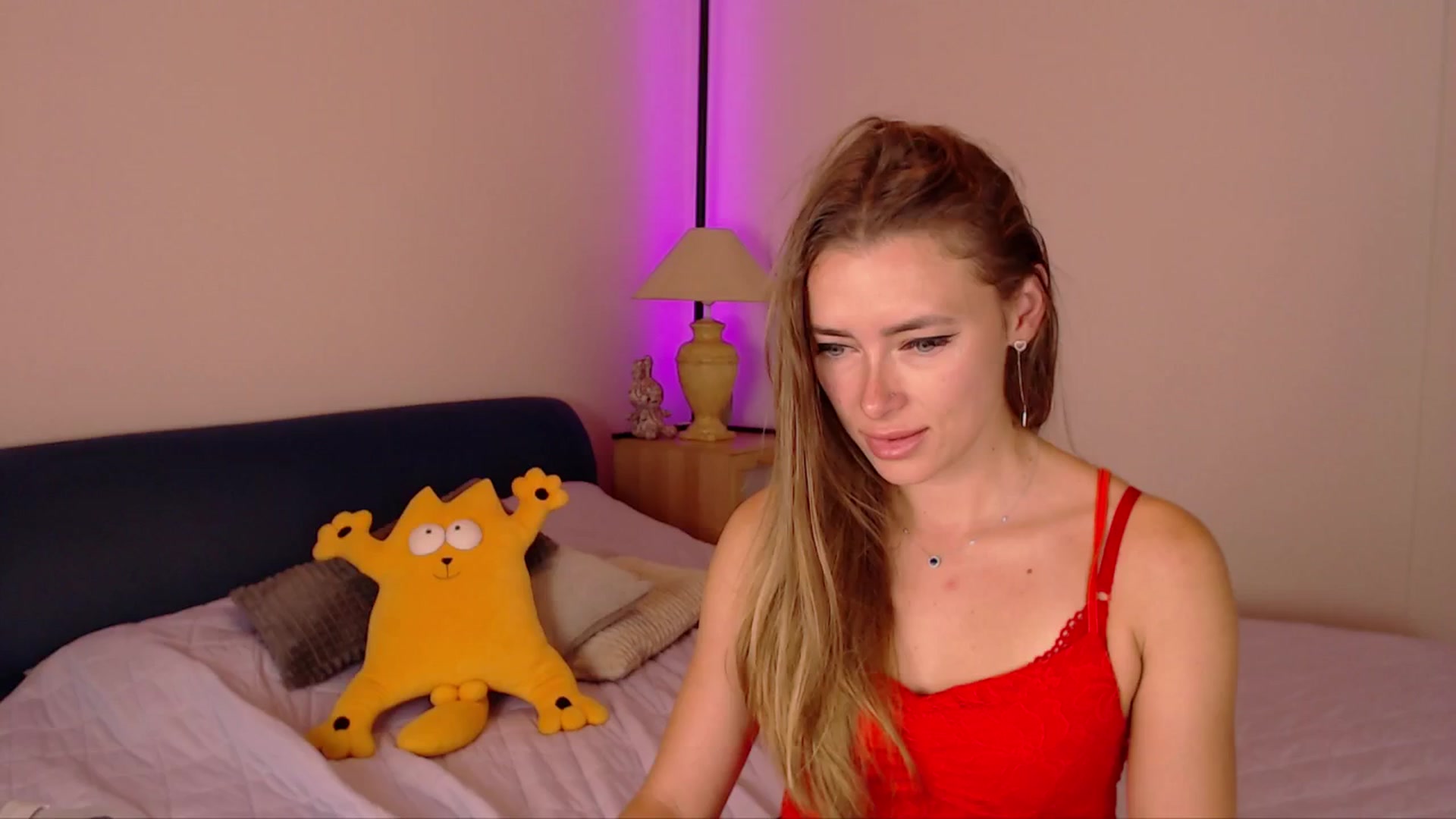 Gallery image thumbnail from SimonsWife's myfreecams stream on, 09/28/2025, 13:45 image 12 of 20