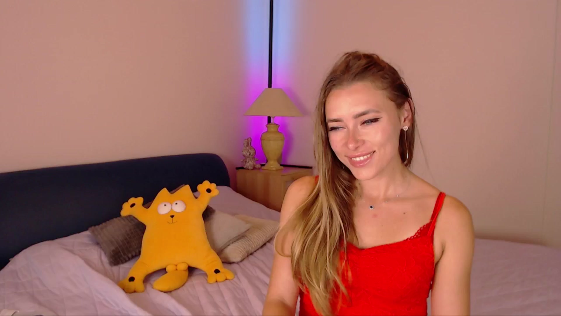 Gallery image thumbnail from SimonsWife's myfreecams stream on, 09/28/2025, 13:45 image 19 of 20